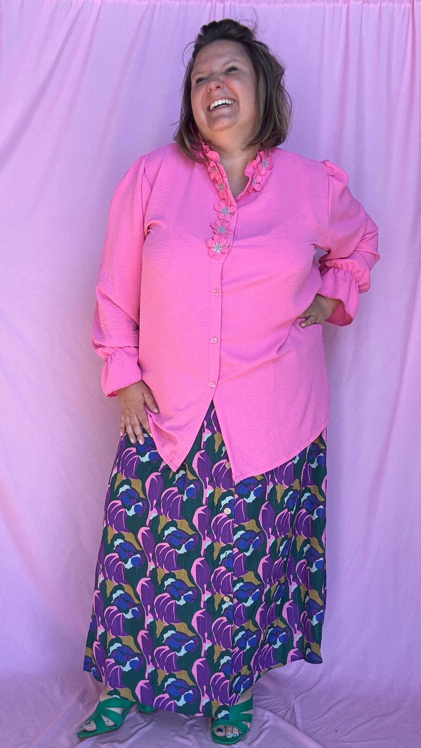 Craquez pour cette blouse grande taille manches longues rose couleur tendre et féminine qui illumine le teint.