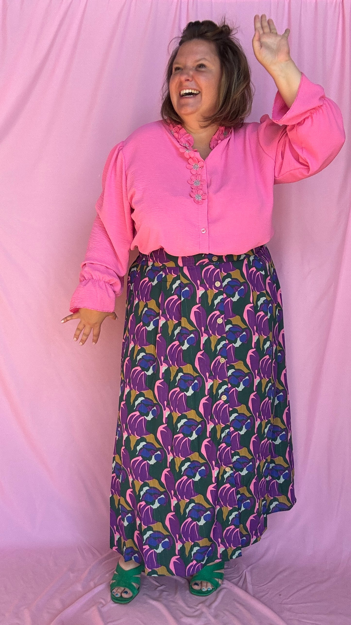 Craquez pour cette blouse grande taille manches longues rose couleur tendre et féminine qui illumine le teint.