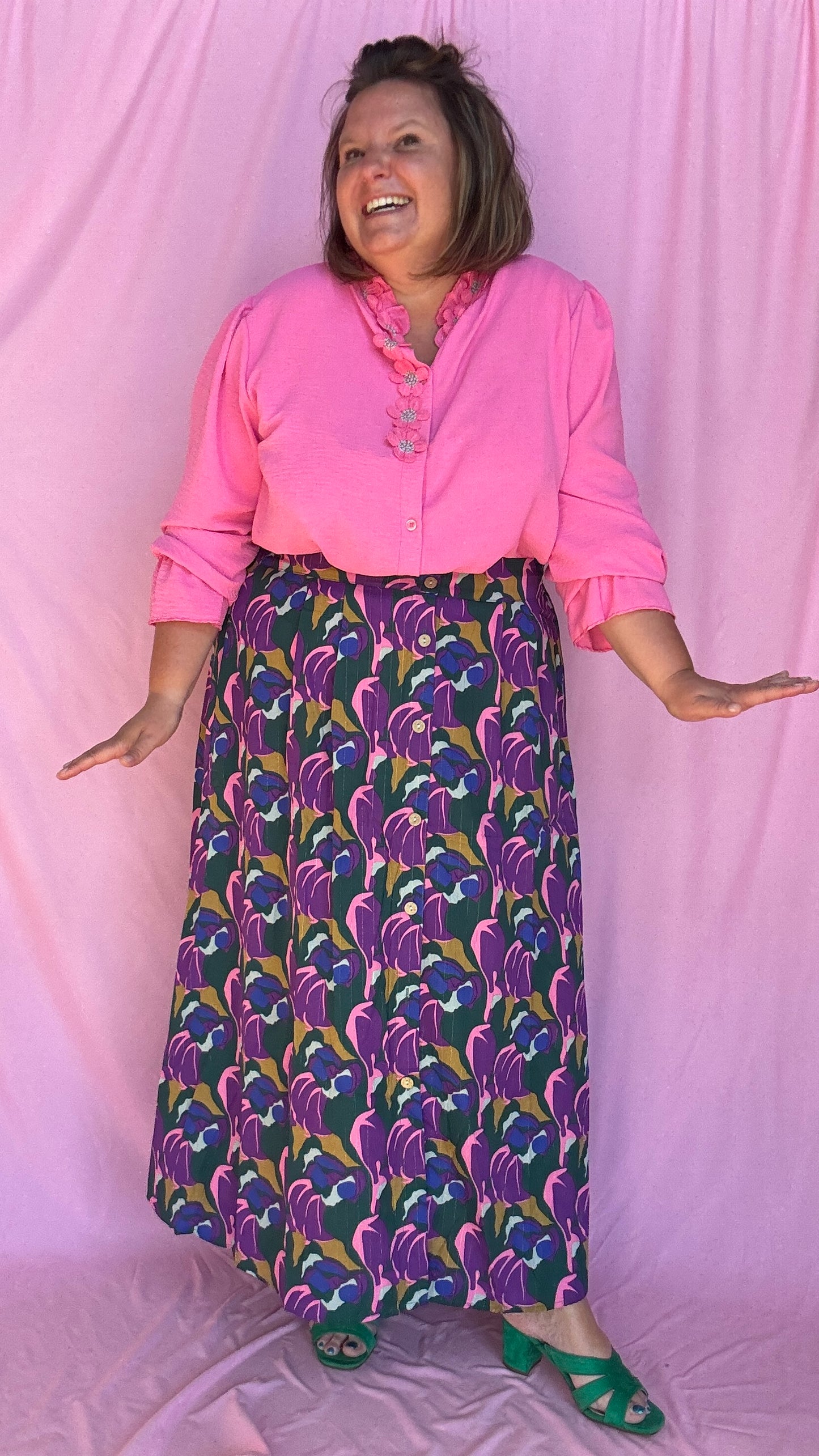 Craquez pour cette blouse grande taille manches longues rose couleur tendre et féminine qui illumine le teint.