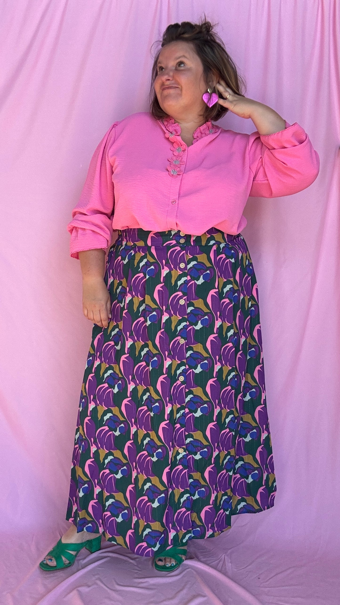 Craquez pour cette blouse grande taille manches longues rose couleur tendre et féminine qui illumine le teint.