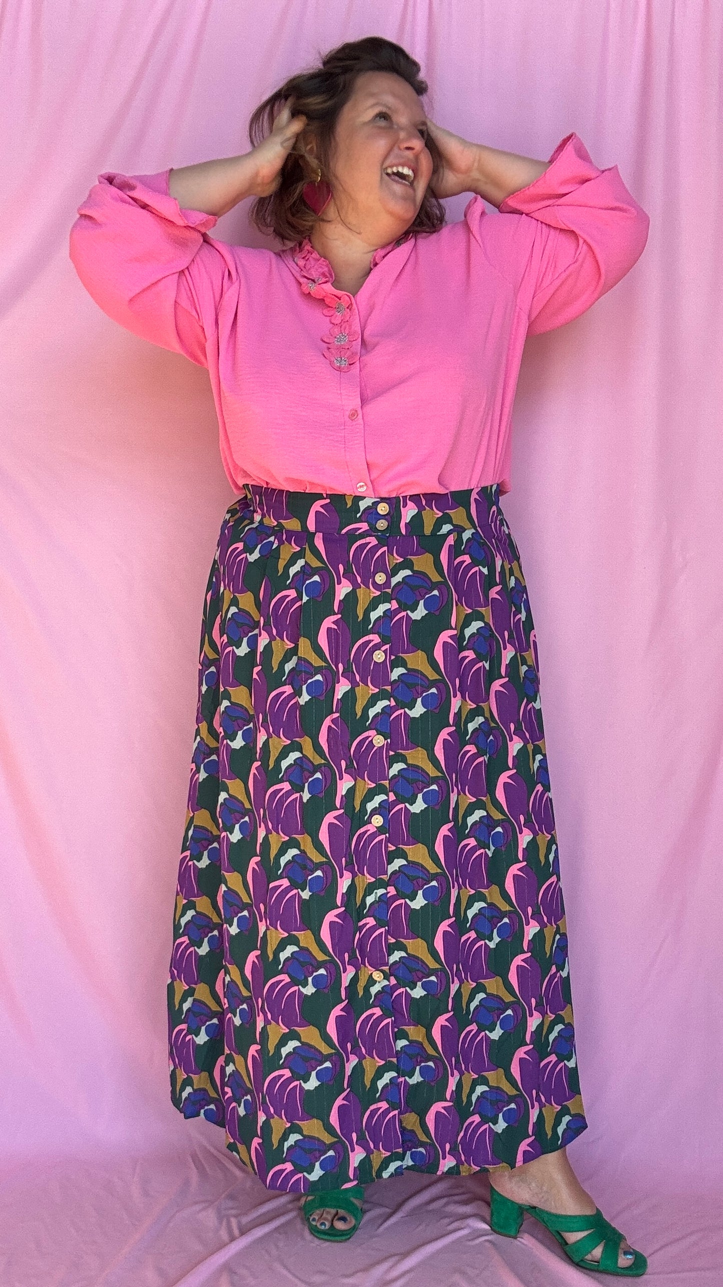 Craquez pour cette blouse grande taille manches longues rose couleur tendre et féminine qui illumine le teint.