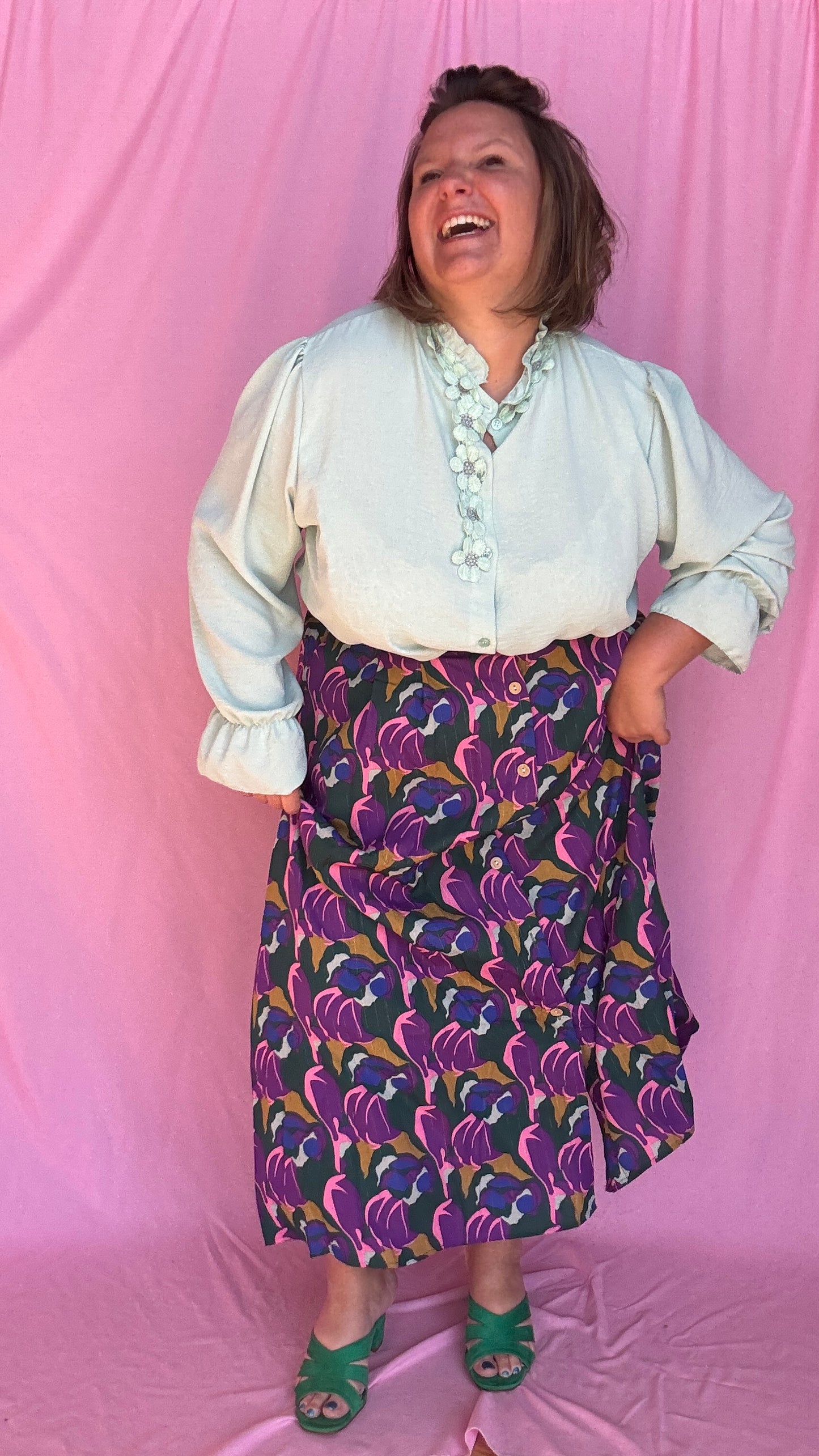 Craquez pour cette blouse grande taille manches longues vert d'eau couleur tendre et féminine qui illumine le teint.