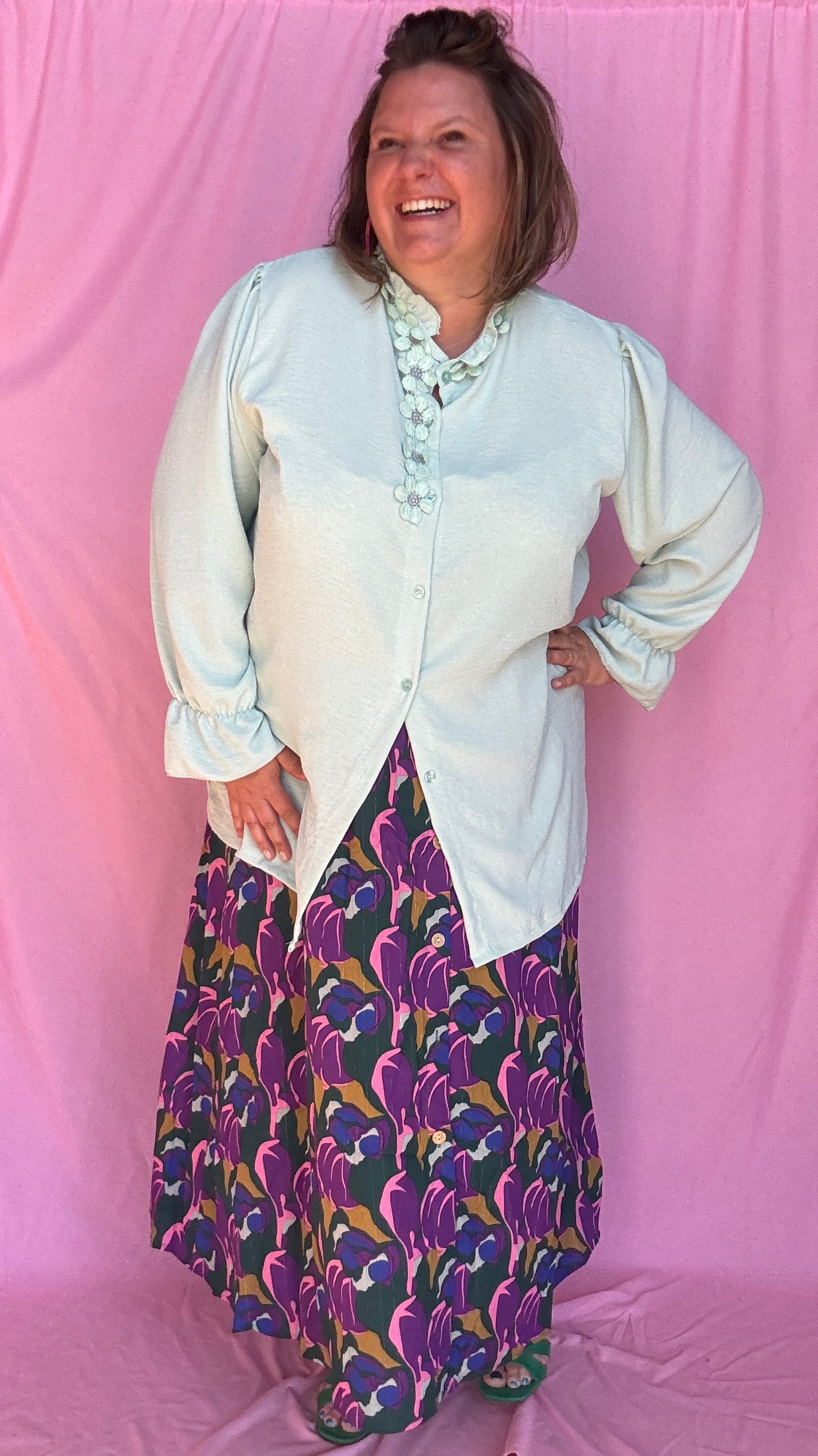 Craquez pour cette blouse grande taille manches longues vert d'eau couleur tendre et féminine qui illumine le teint.