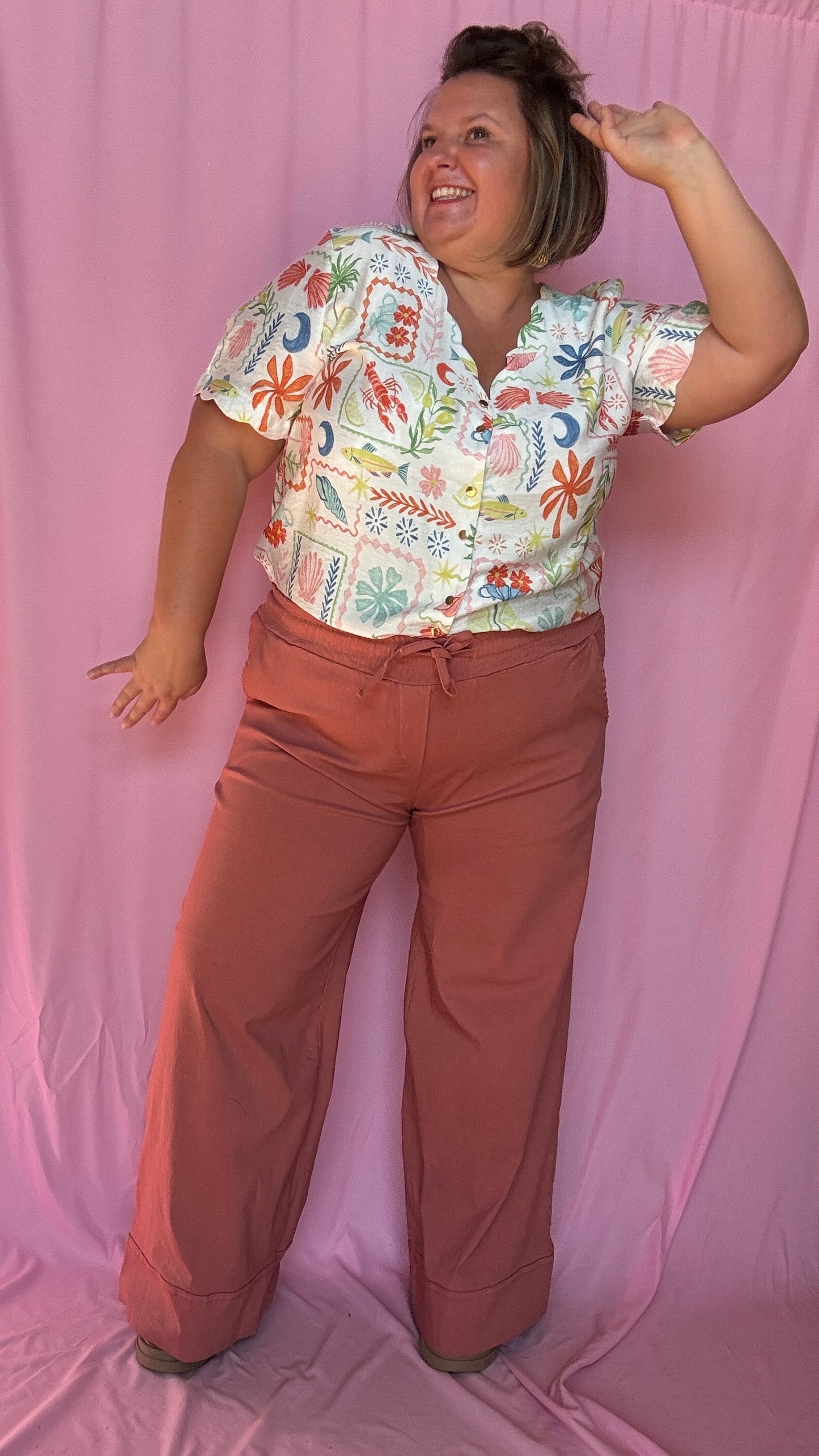 pantalon grande taille vieux rose élégant et confortable au tombé fluide et chic, parfait pour sublimer toutes les morphologies