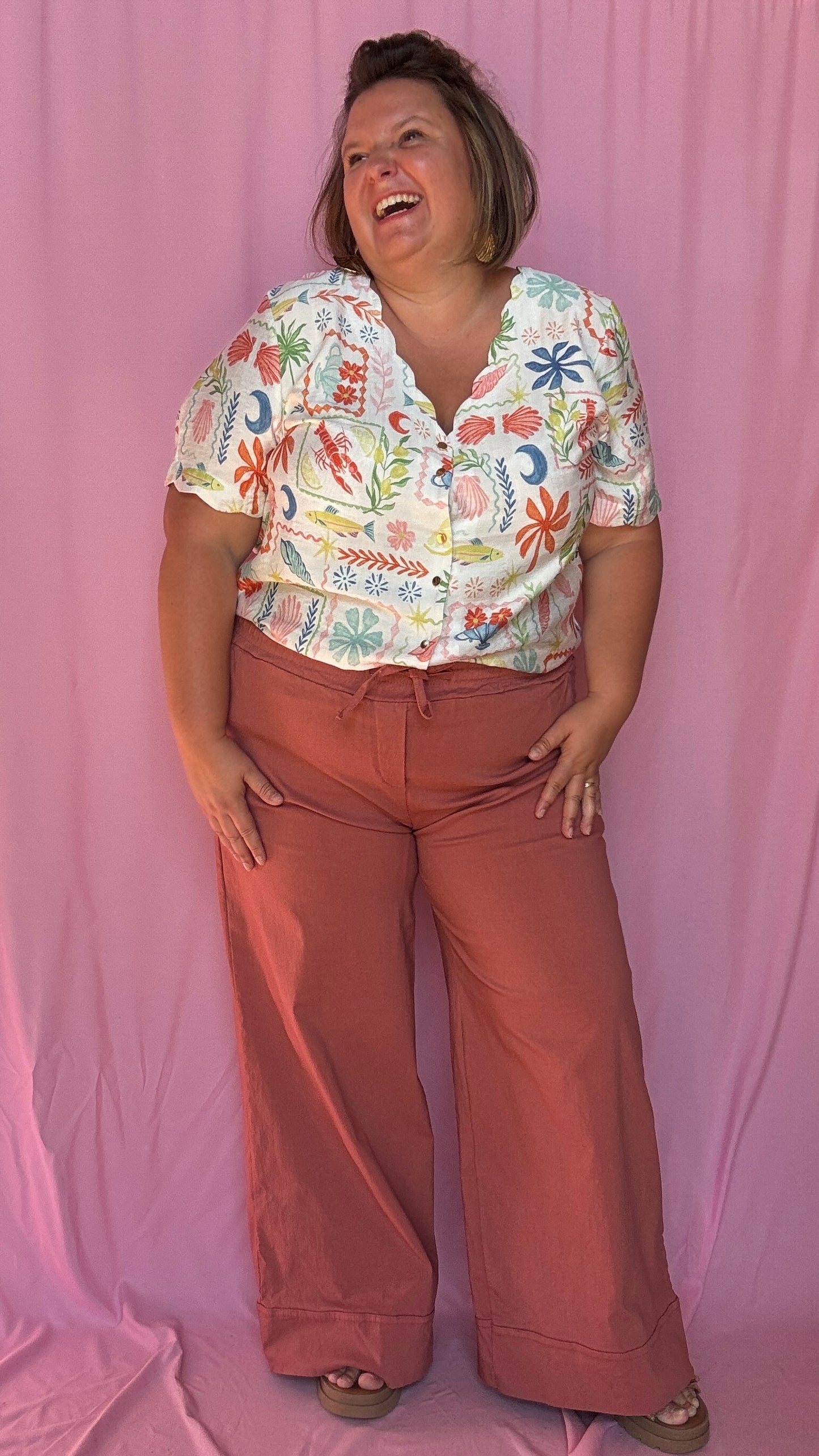 pantalon grande taille vieux rose élégant et confortable au tombé fluide et chic, parfait pour sublimer toutes les morphologies