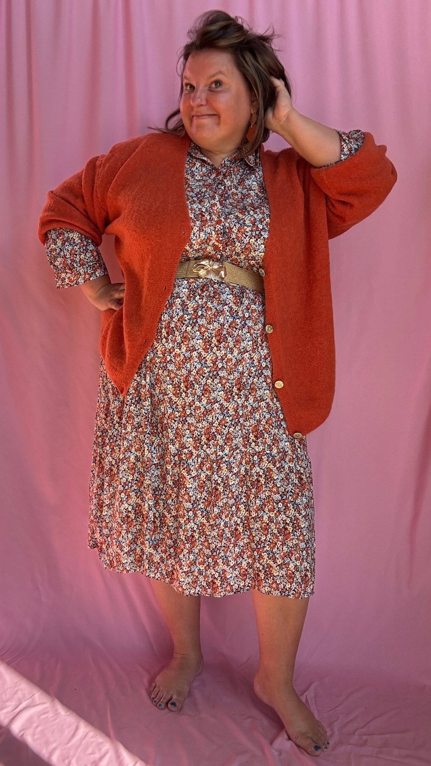 Craquez pour ce pull gilet grande taille en camel rouille, une teinte chaude et naturelle qui réveille vos tenues tout en douceur.
