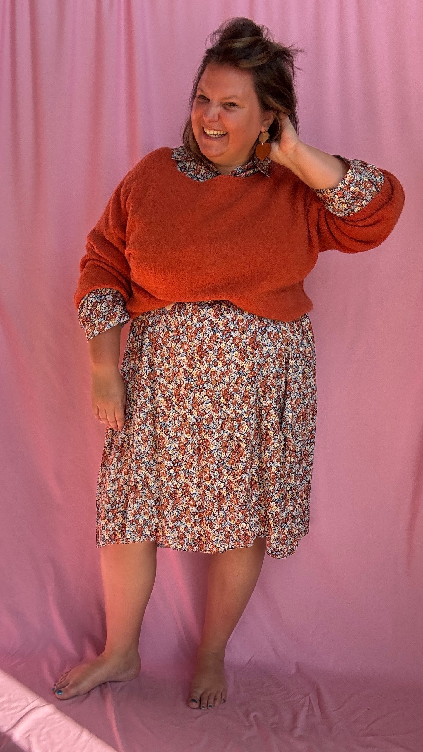 Craquez pour ce pull gilet grande taille en camel rouille, une teinte chaude et naturelle qui réveille vos tenues tout en douceur.