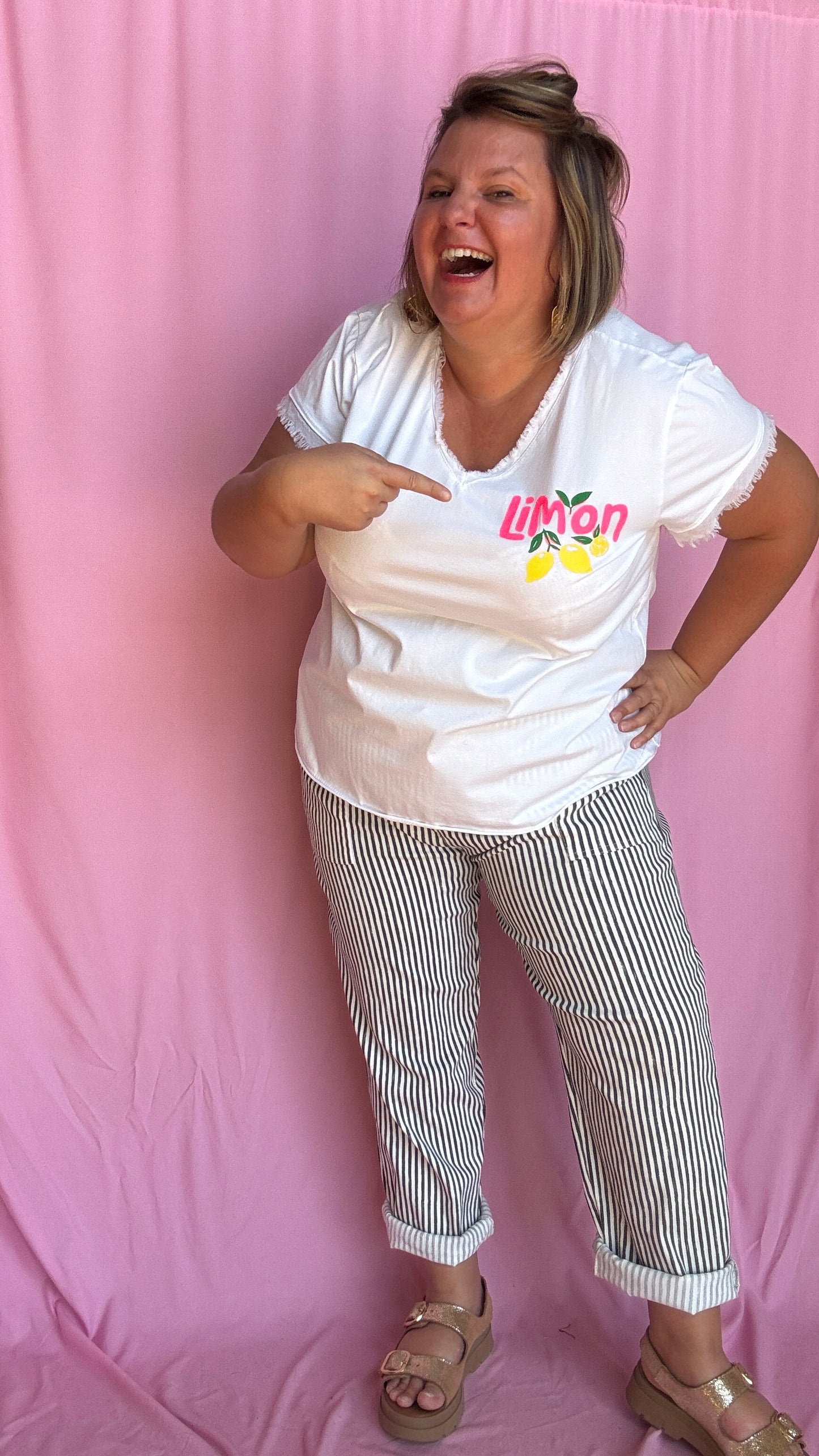 Un tee-shirt grande taille blanc qui respire l'été, la fraîcheur et la bonne humeur , ce modèle Lemoncello apporte une touche fruitée à ton look
