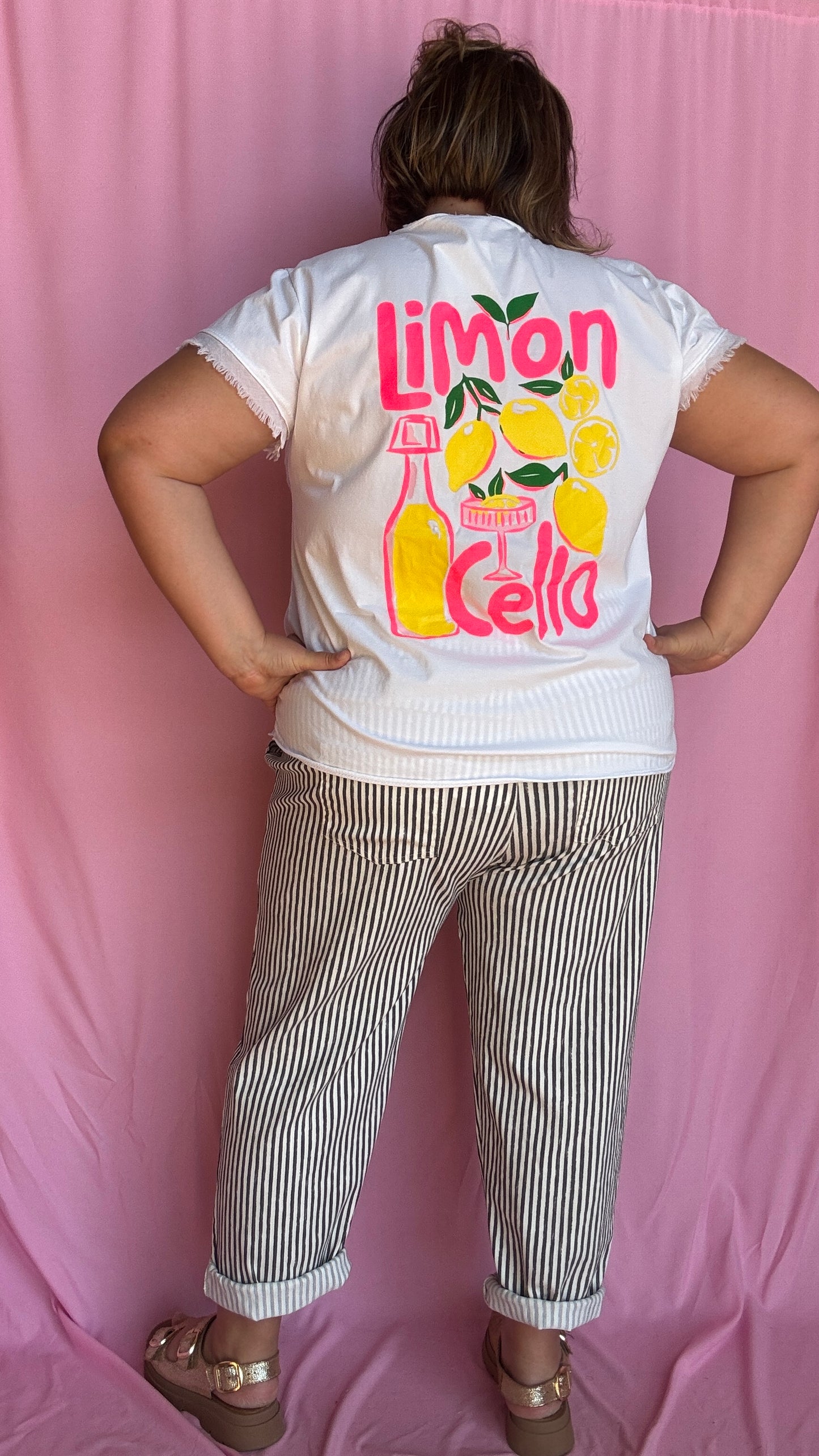 Un tee-shirt grande taille blanc qui respire l'été, la fraîcheur et la bonne humeur , ce modèle Lemoncello apporte une touche fruitée à ton look