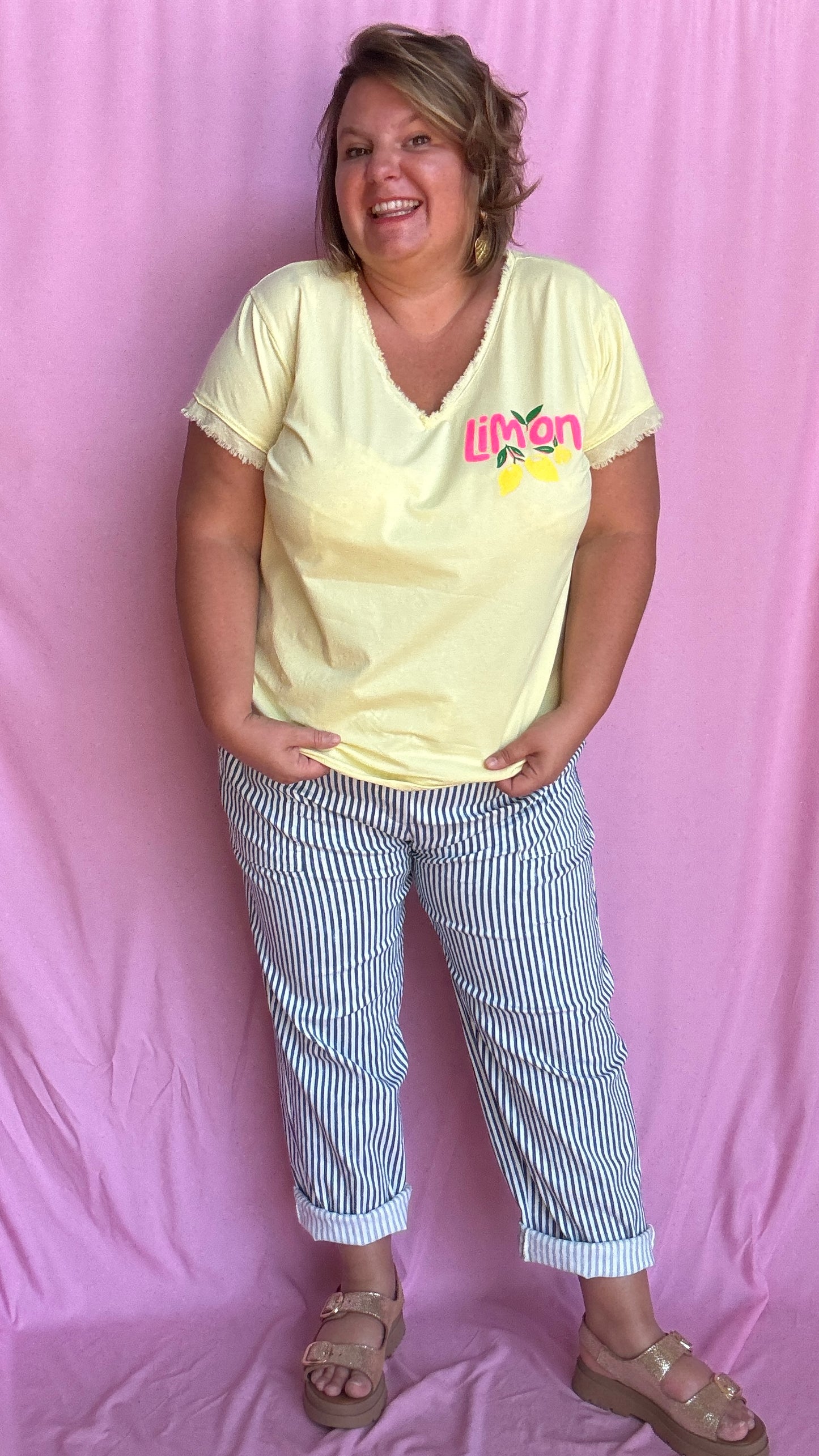 Un tee-shirt grande taille jaune qui respire l'été, la fraîcheur et la bonne humeur , ce modèle Lemoncello apporte une touche fruitée à ton look