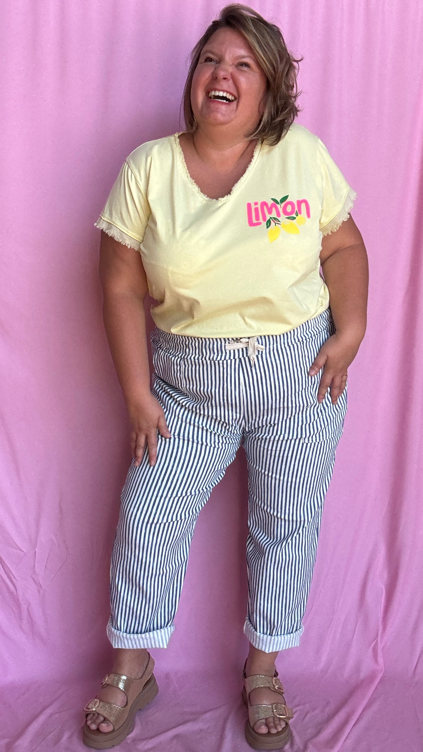 Un tee-shirt grande taille jaune qui respire l'été, la fraîcheur et la bonne humeur , ce modèle Lemoncello apporte une touche fruitée à ton look