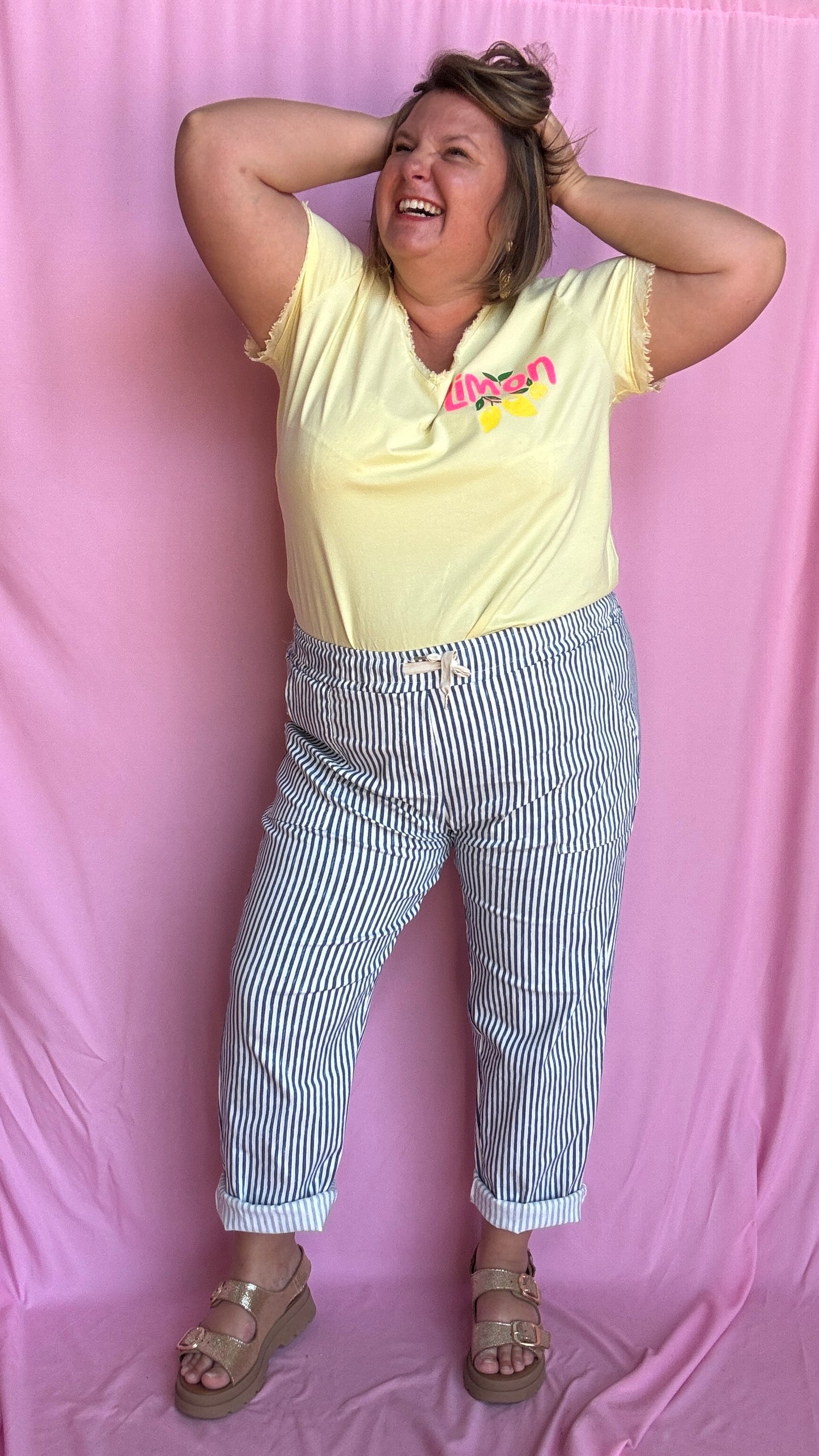 Un tee-shirt grande taille jaune qui respire l'été, la fraîcheur et la bonne humeur , ce modèle Lemoncello apporte une touche fruitée à ton look