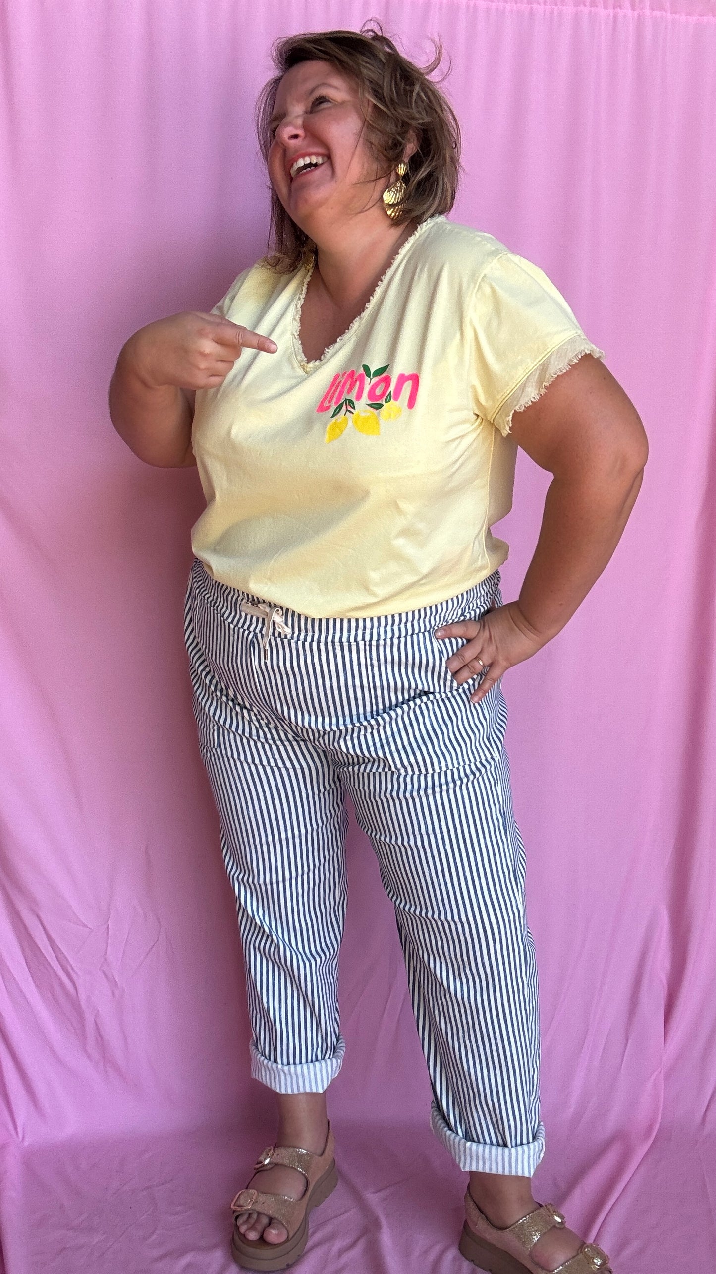 Un tee-shirt grande taille jaune qui respire l'été, la fraîcheur et la bonne humeur , ce modèle Lemoncello apporte une touche fruitée à ton look