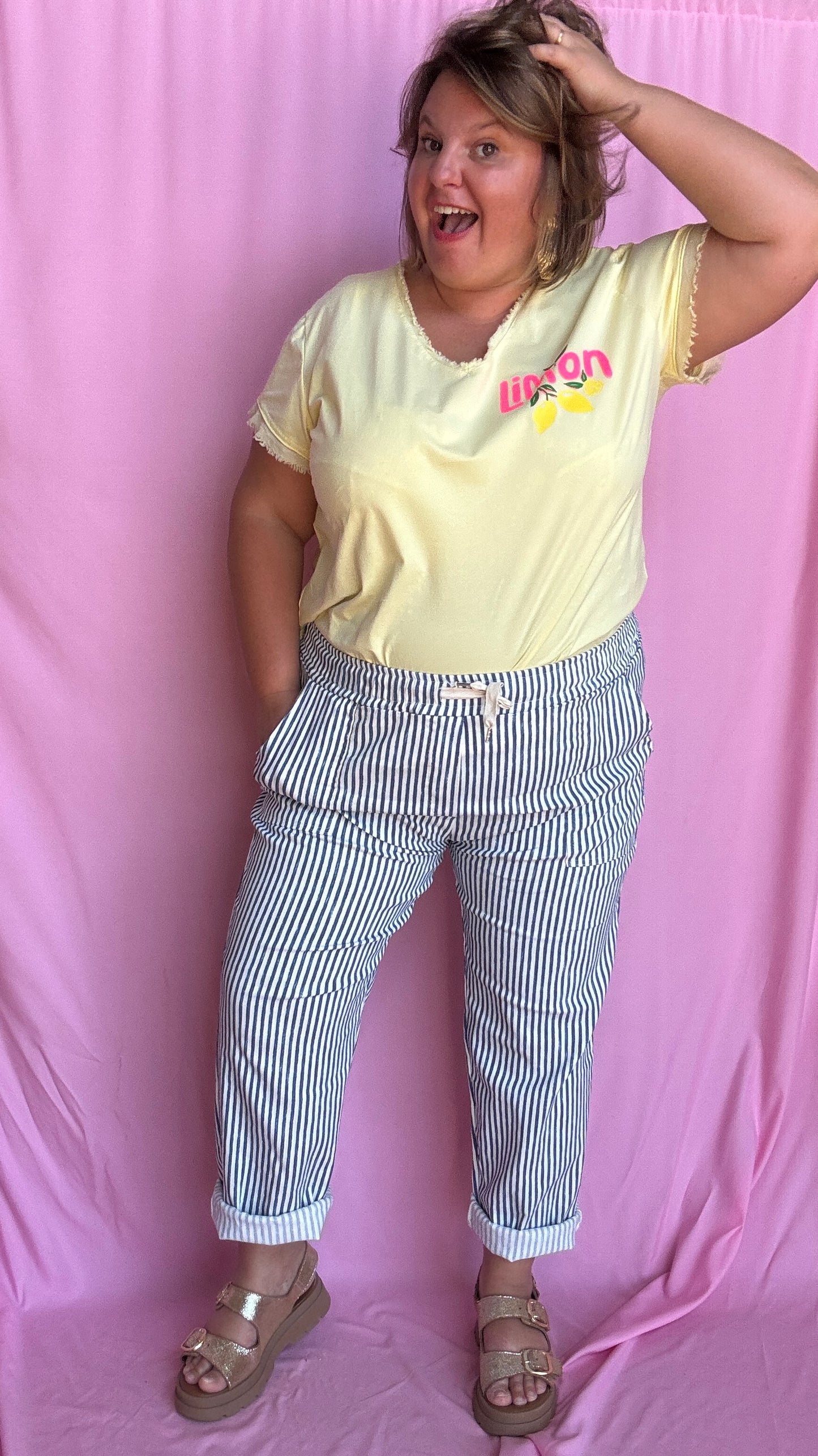 Un tee-shirt grande taille jaune qui respire l'été, la fraîcheur et la bonne humeur , ce modèle Lemoncello apporte une touche fruitée à ton look