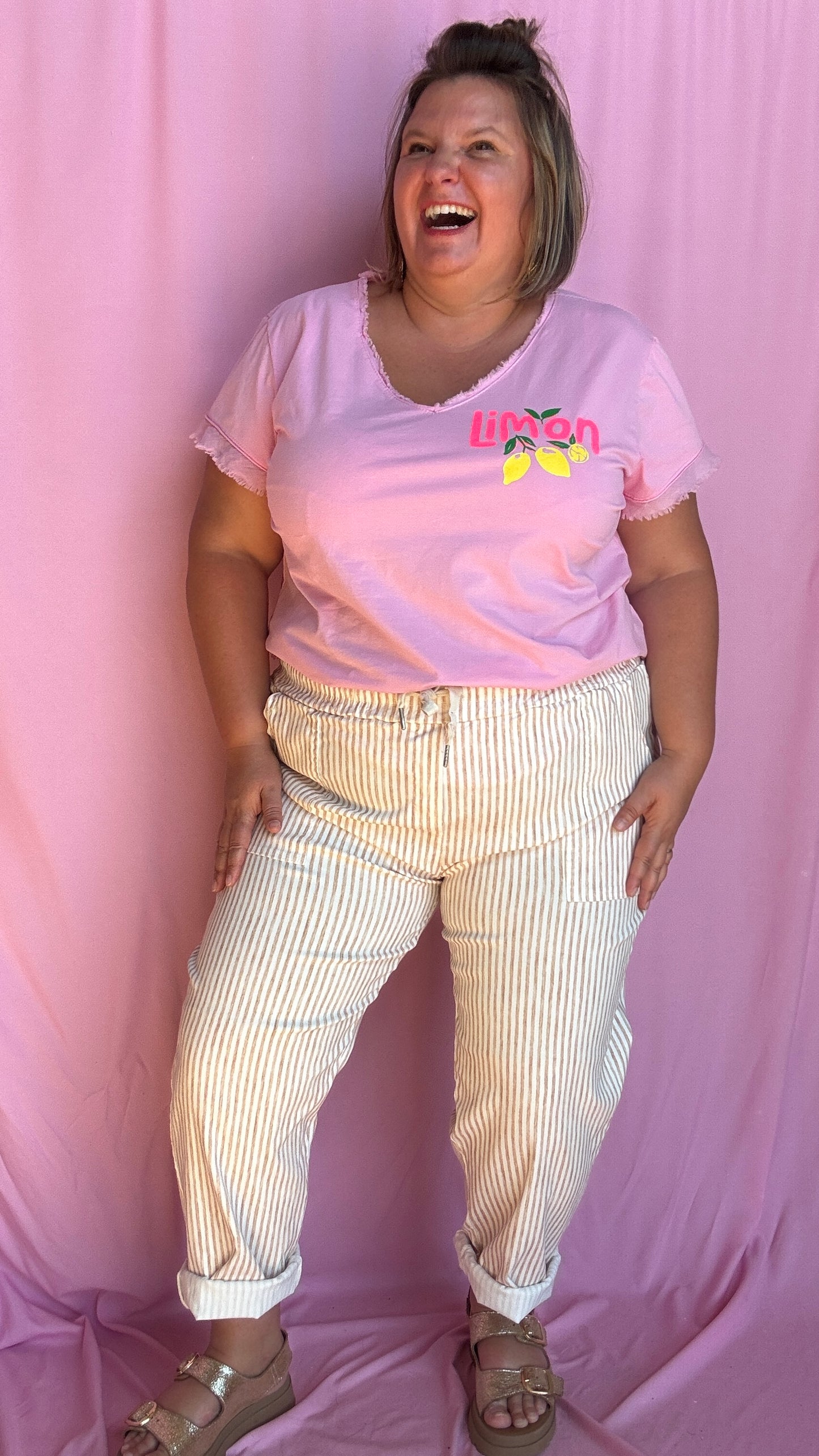 Un tee-shirt grande taille rose qui respire l'été, la fraîcheur et la bonne humeur , ce modèle Lemoncello apporte une touche fruitée à ton look