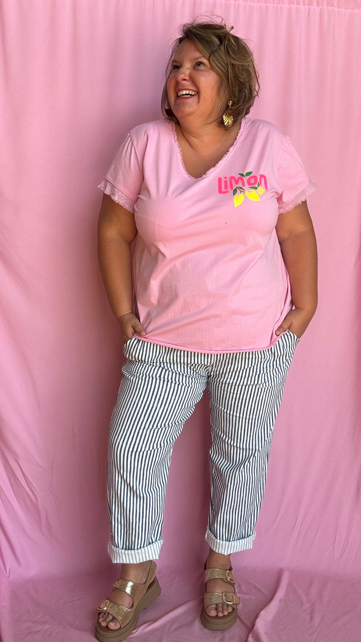 Un tee-shirt grande taille rose qui respire l'été, la fraîcheur et la bonne humeur , ce modèle Lemoncello apporte une touche fruitée à ton look