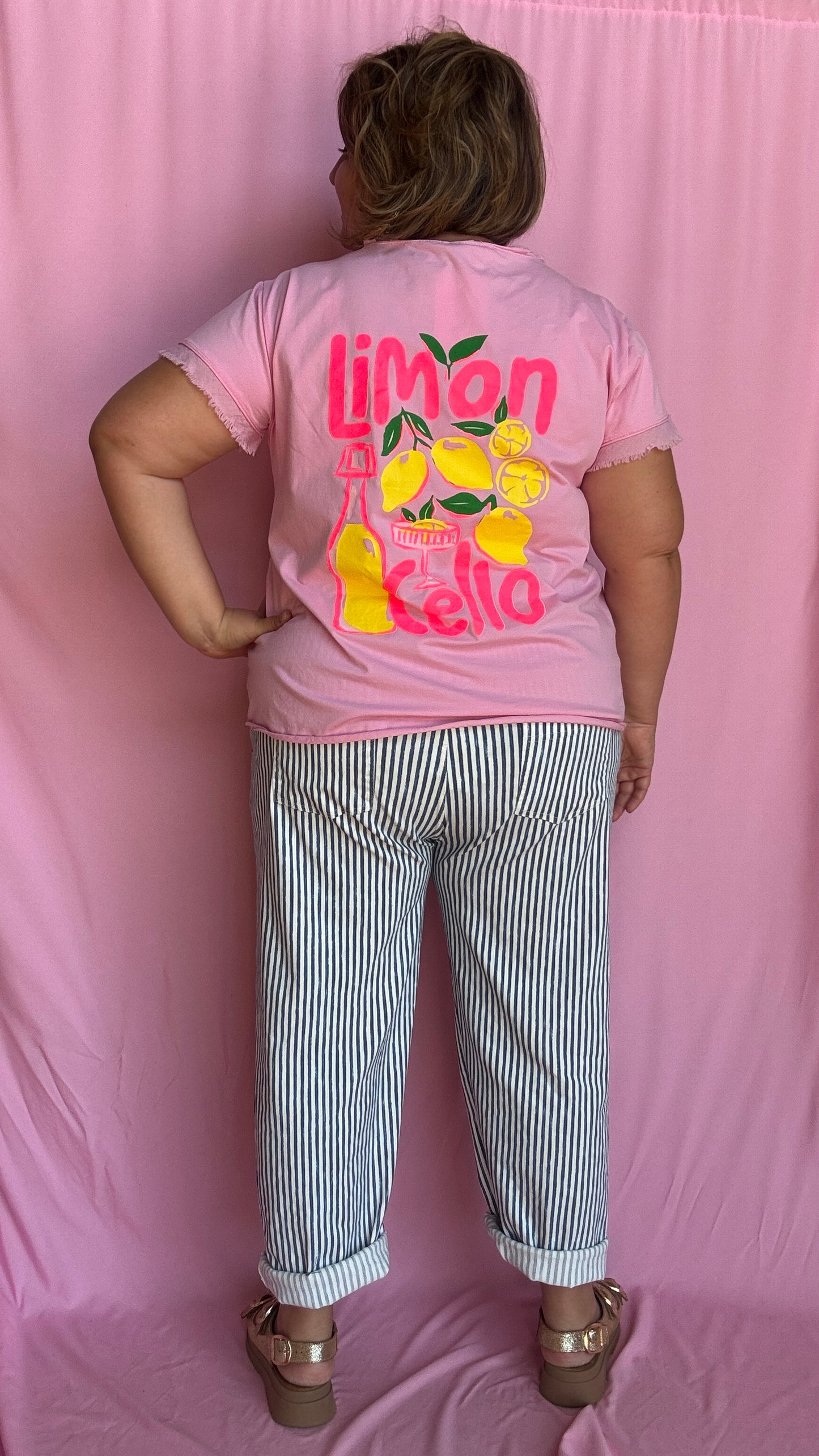 Un tee-shirt grande taille rose qui respire l'été, la fraîcheur et la bonne humeur , ce modèle Lemoncello apporte une touche fruitée à ton look