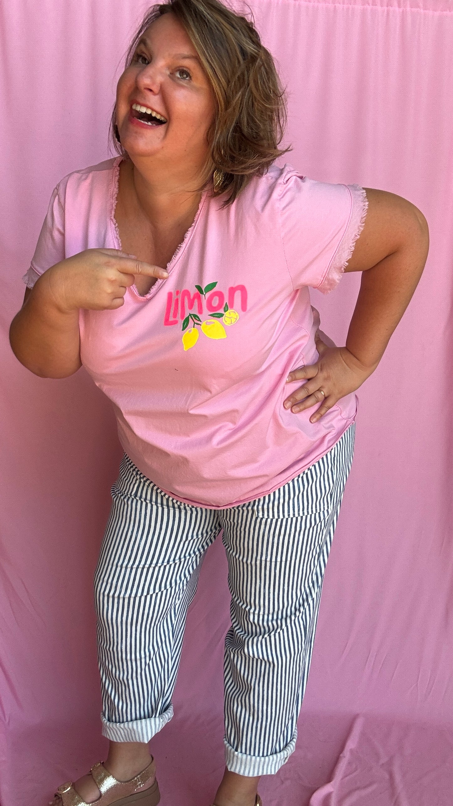 Un tee-shirt grande taille rose qui respire l'été, la fraîcheur et la bonne humeur , ce modèle Lemoncello apporte une touche fruitée à ton look
