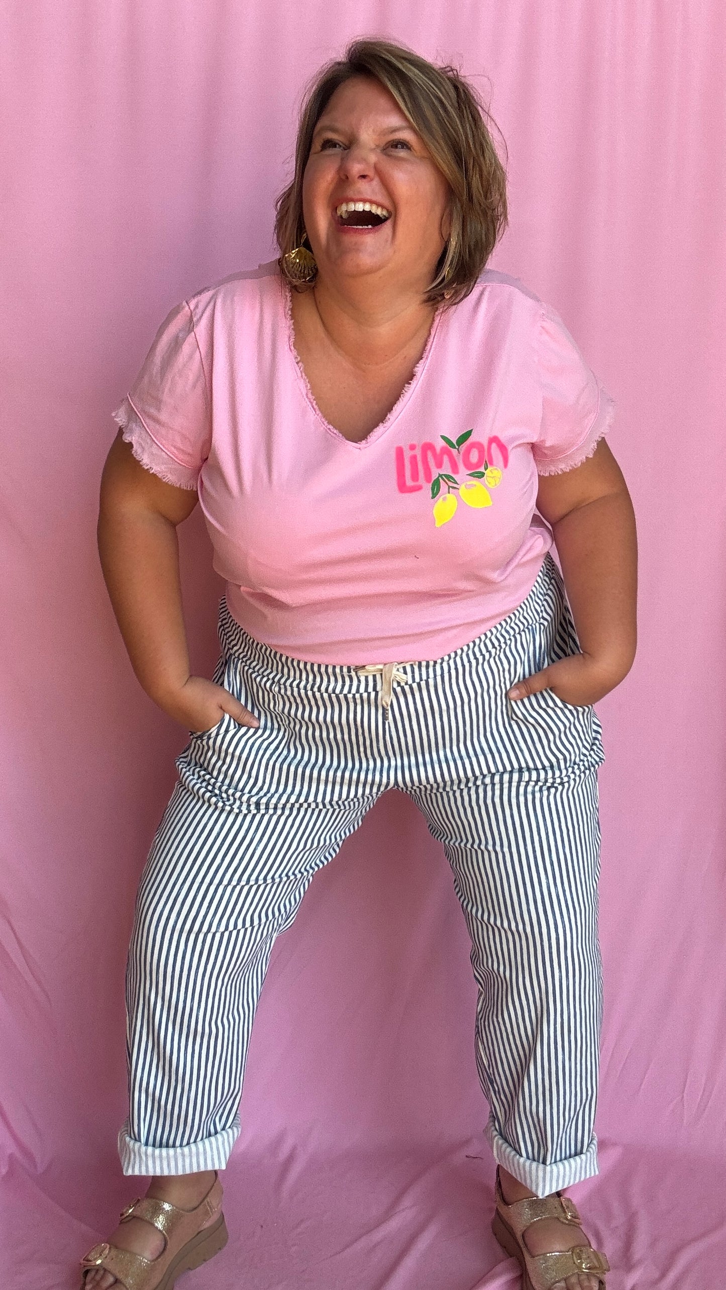 Un tee-shirt grande taille rose qui respire l'été, la fraîcheur et la bonne humeur , ce modèle Lemoncello apporte une touche fruitée à ton look