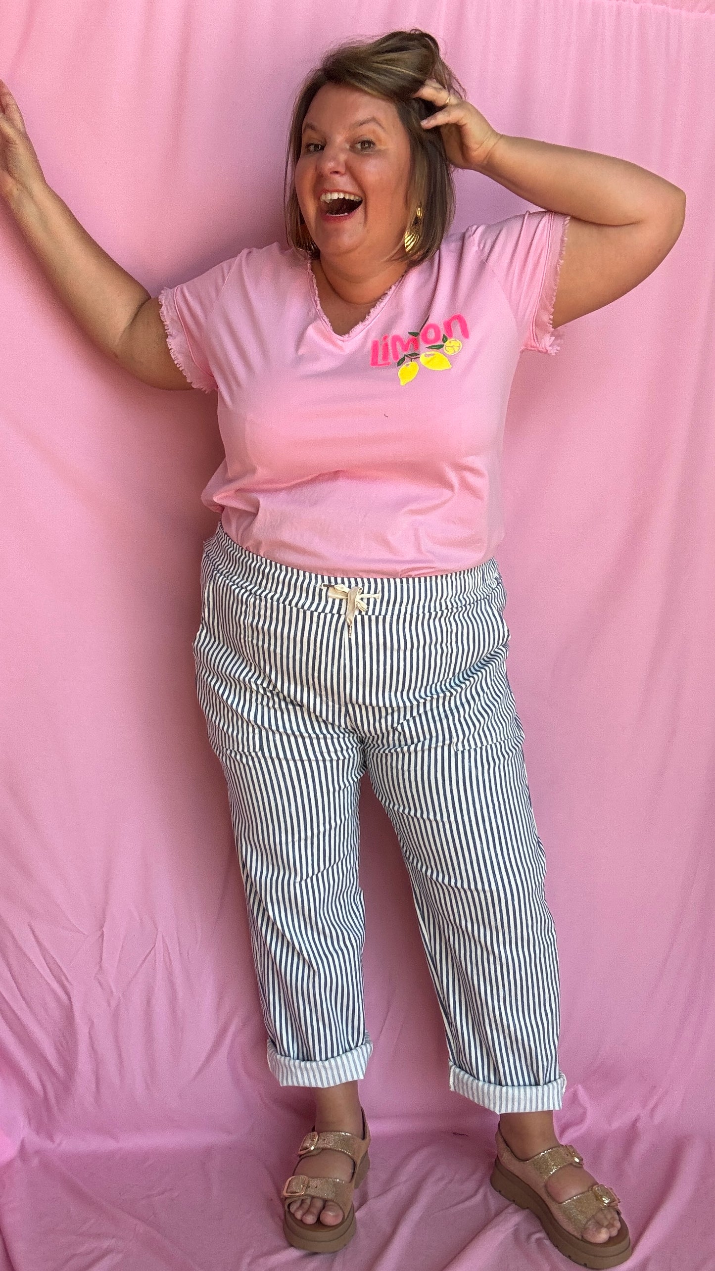 Un tee-shirt grande taille rose qui respire l'été, la fraîcheur et la bonne humeur , ce modèle Lemoncello apporte une touche fruitée à ton look