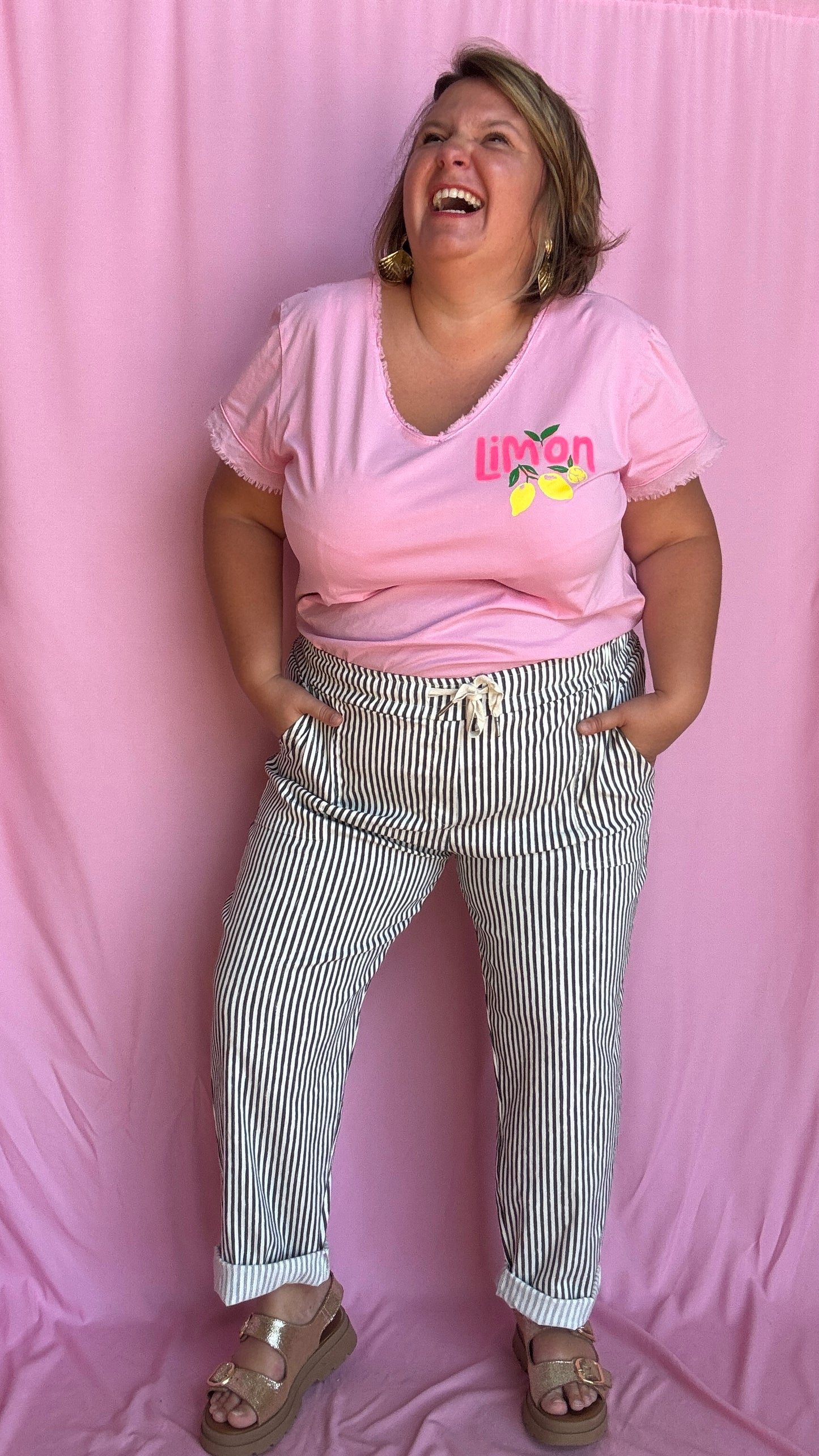 Un tee-shirt grande taille rose qui respire l'été, la fraîcheur et la bonne humeur , ce modèle Lemoncello apporte une touche fruitée à ton look
