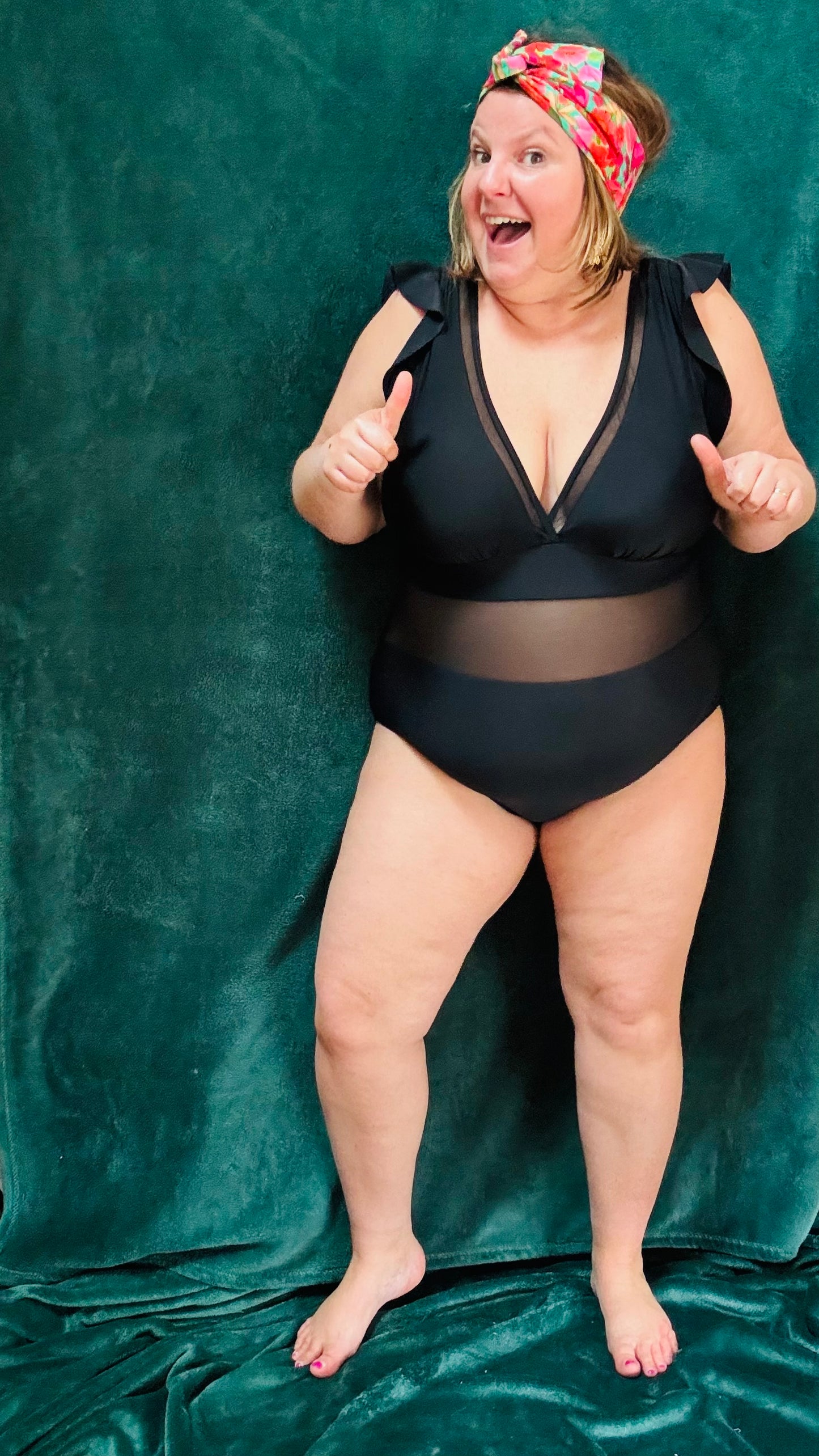 Maillot Diva - Maillot de bain grande taille noir avec décolleté en V plongeant