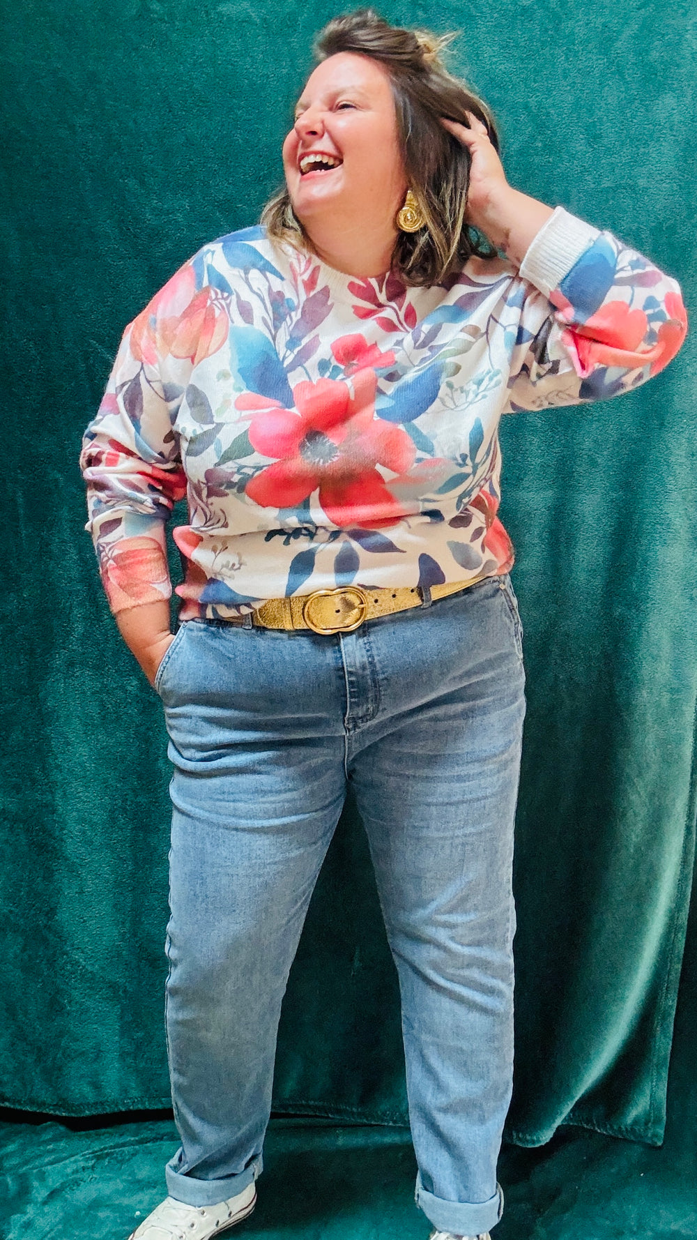 Pull Daphné - grande taille motifs fleuris rose bleu et beige boutons dans le dos