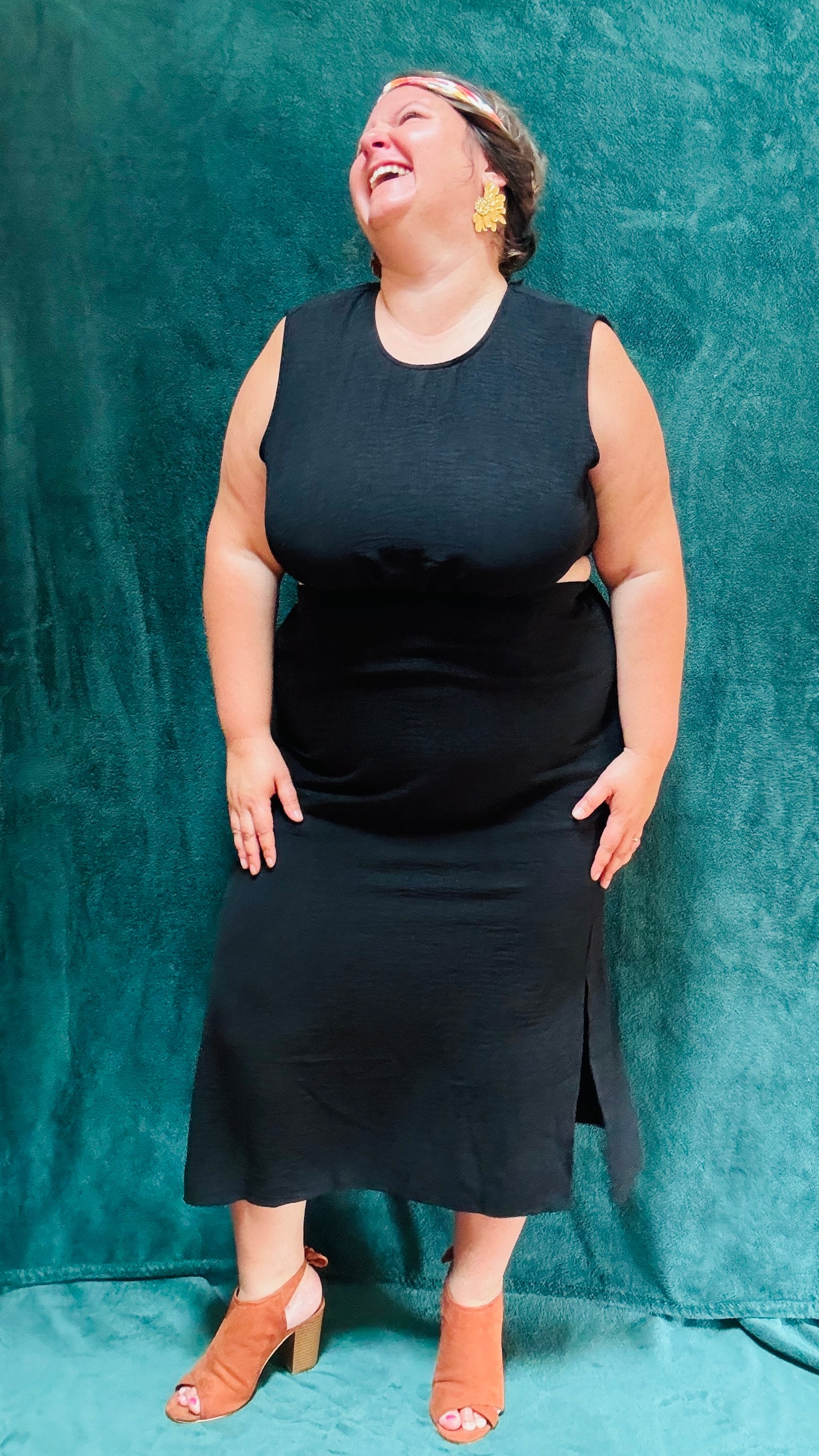 Robe Maryline- grande taille noire avec décolleté dos et taille