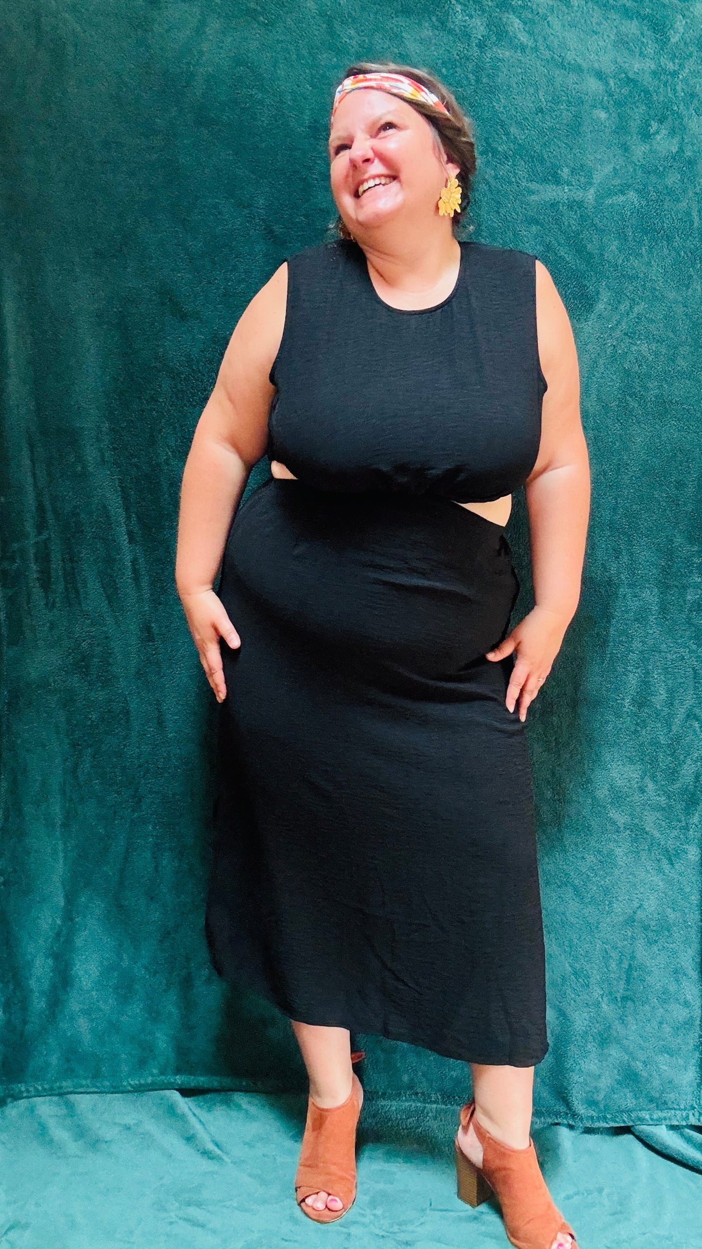 Robe Maryline- grande taille noire avec décolleté dos et taille