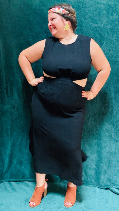 Robe Maryline- grande taille noire avec décolleté dos et taille