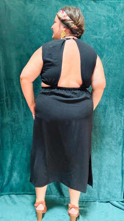 Robe Maryline- grande taille noire avec décolleté dos et taille