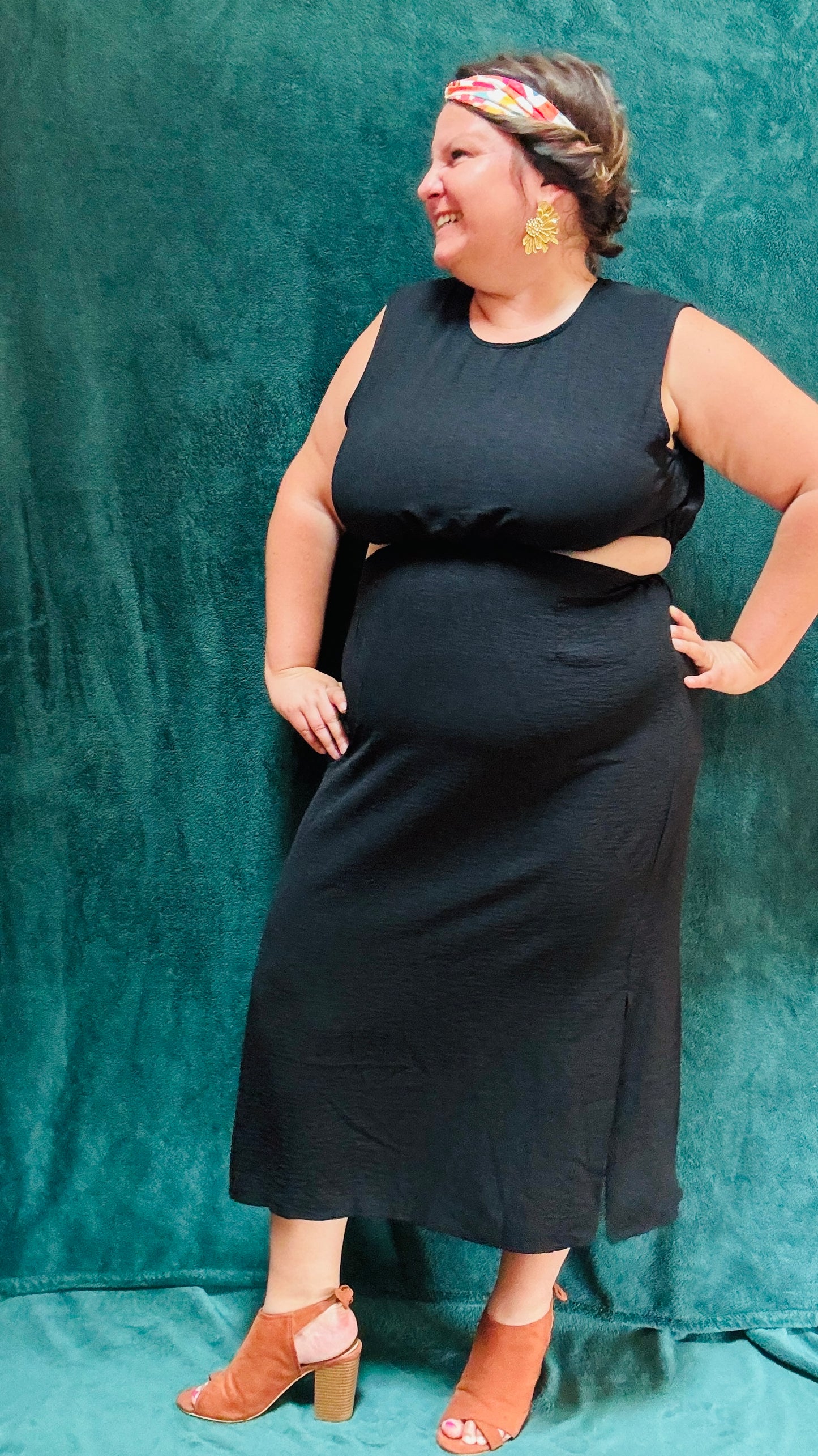 Robe Maryline- grande taille noire avec décolleté dos et taille