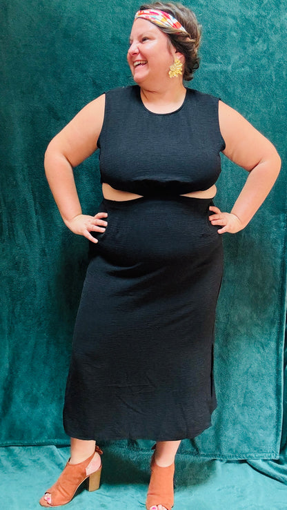 Robe Maryline- grande taille noire avec décolleté dos et taille