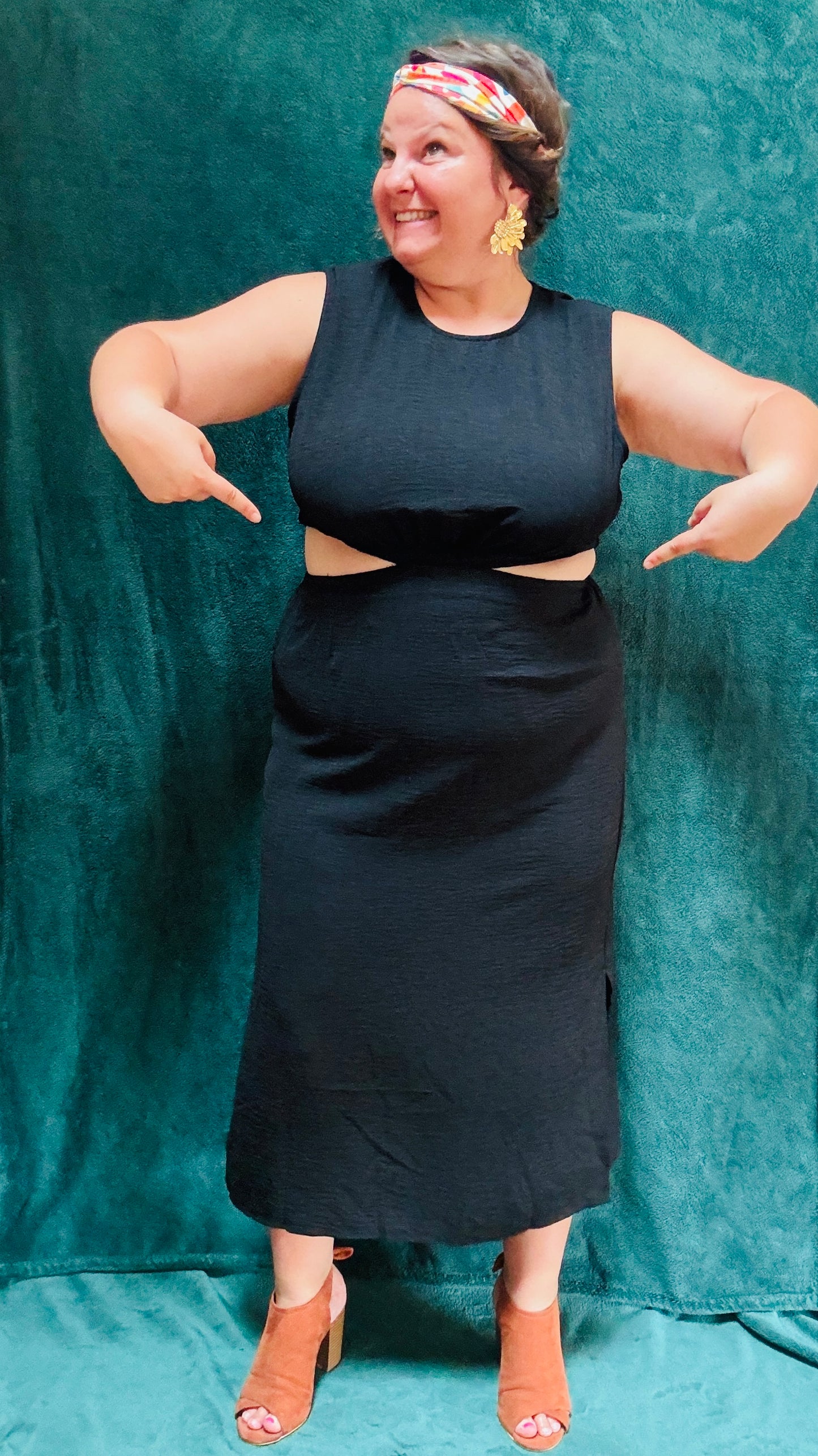 Robe Maryline- grande taille noire avec décolleté dos et taille