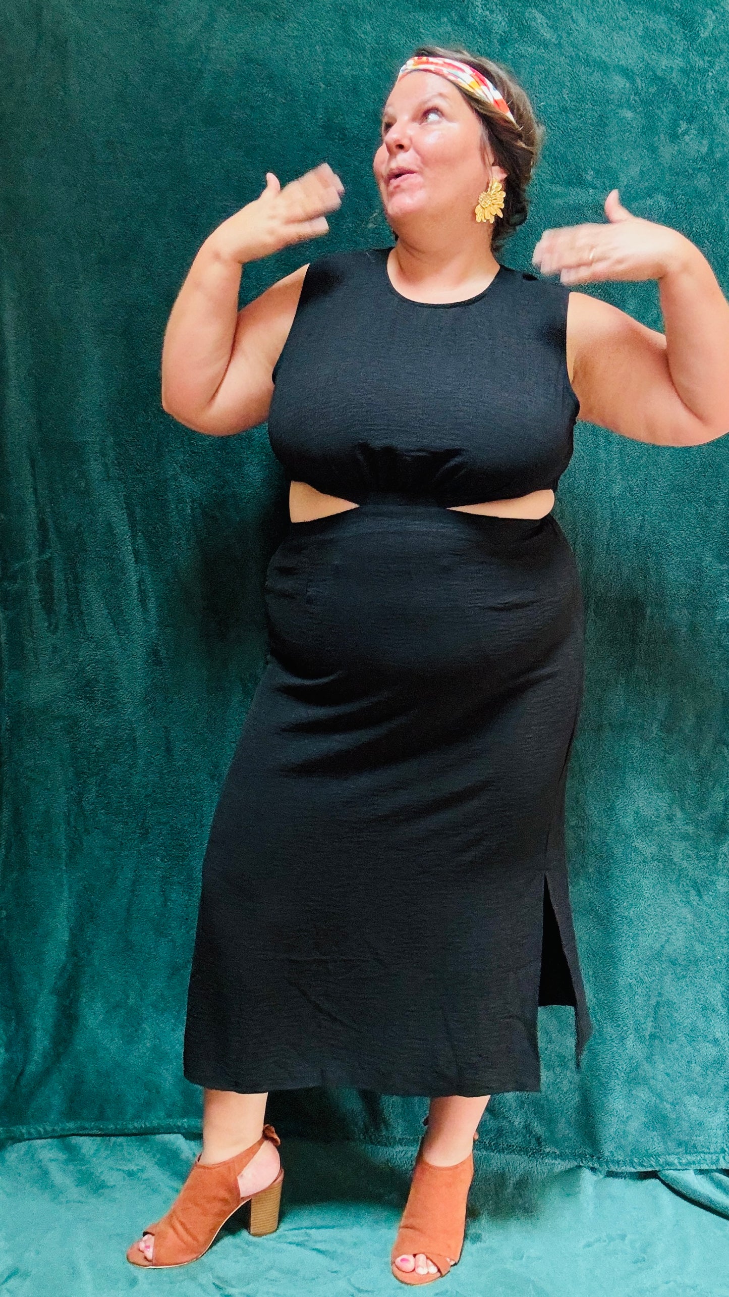 Robe Maryline- grande taille noire avec décolleté dos et taille