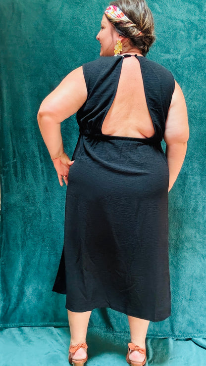 Robe Maryline- grande taille noire avec décolleté dos et taille