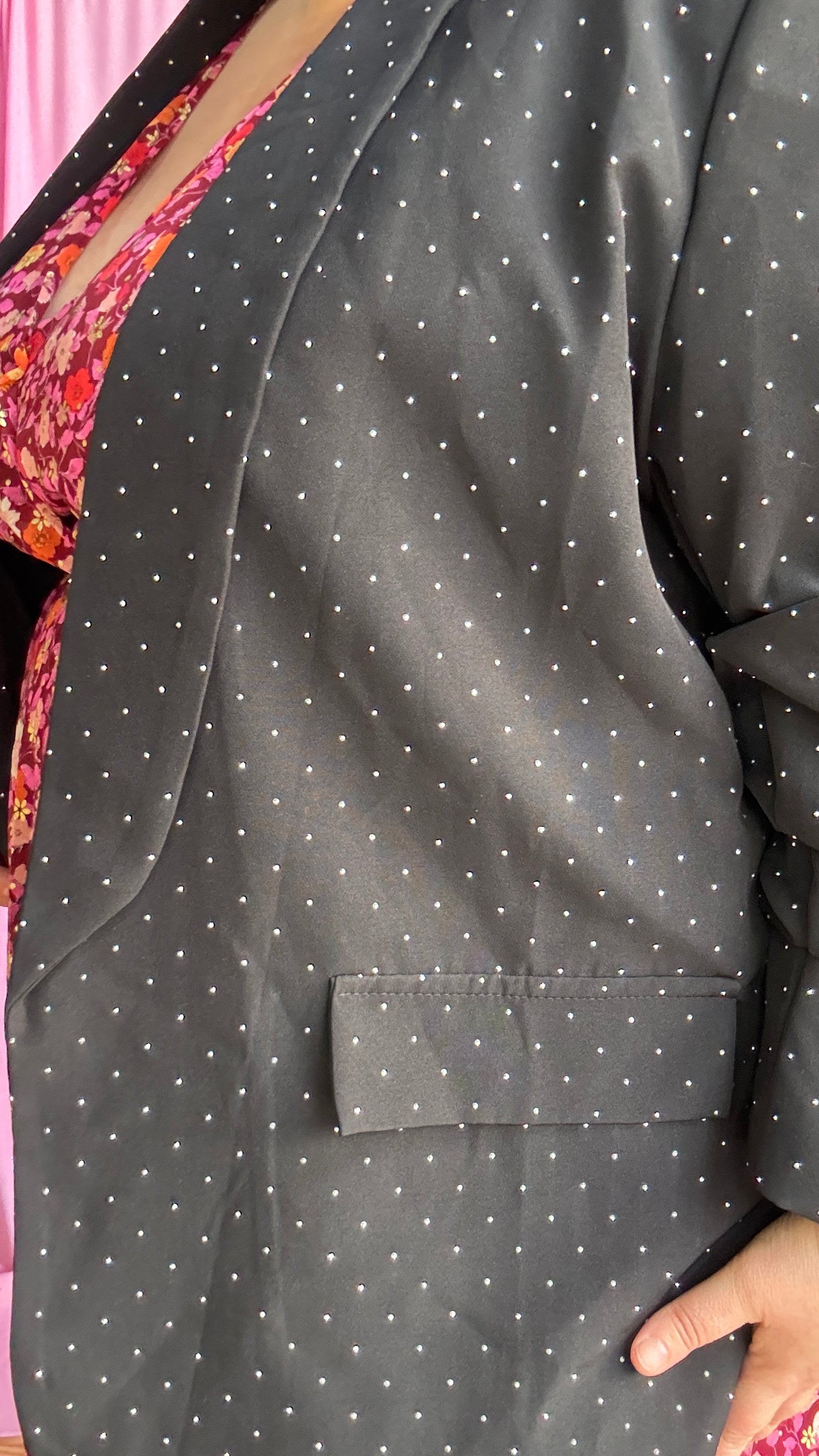 Le blazer grande taille noir détail strass argenté parfait pour transformer n’importe quelle tenue en look wow
