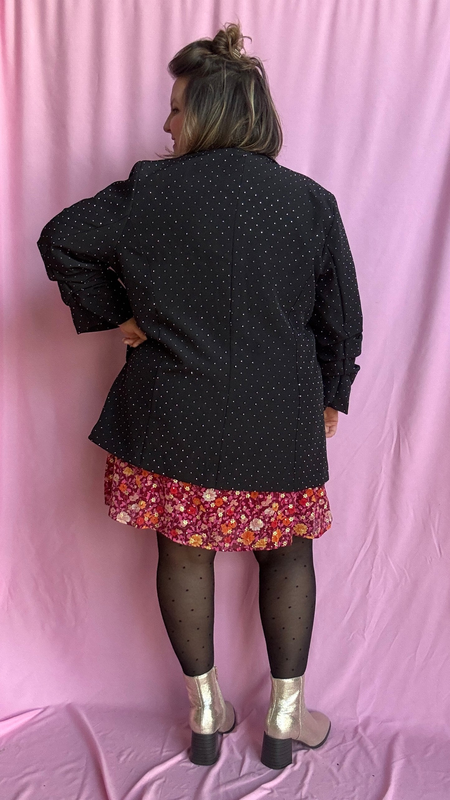 Le blazer grande taille noir détail strass argenté parfait pour transformer n’importe quelle tenue en look wow