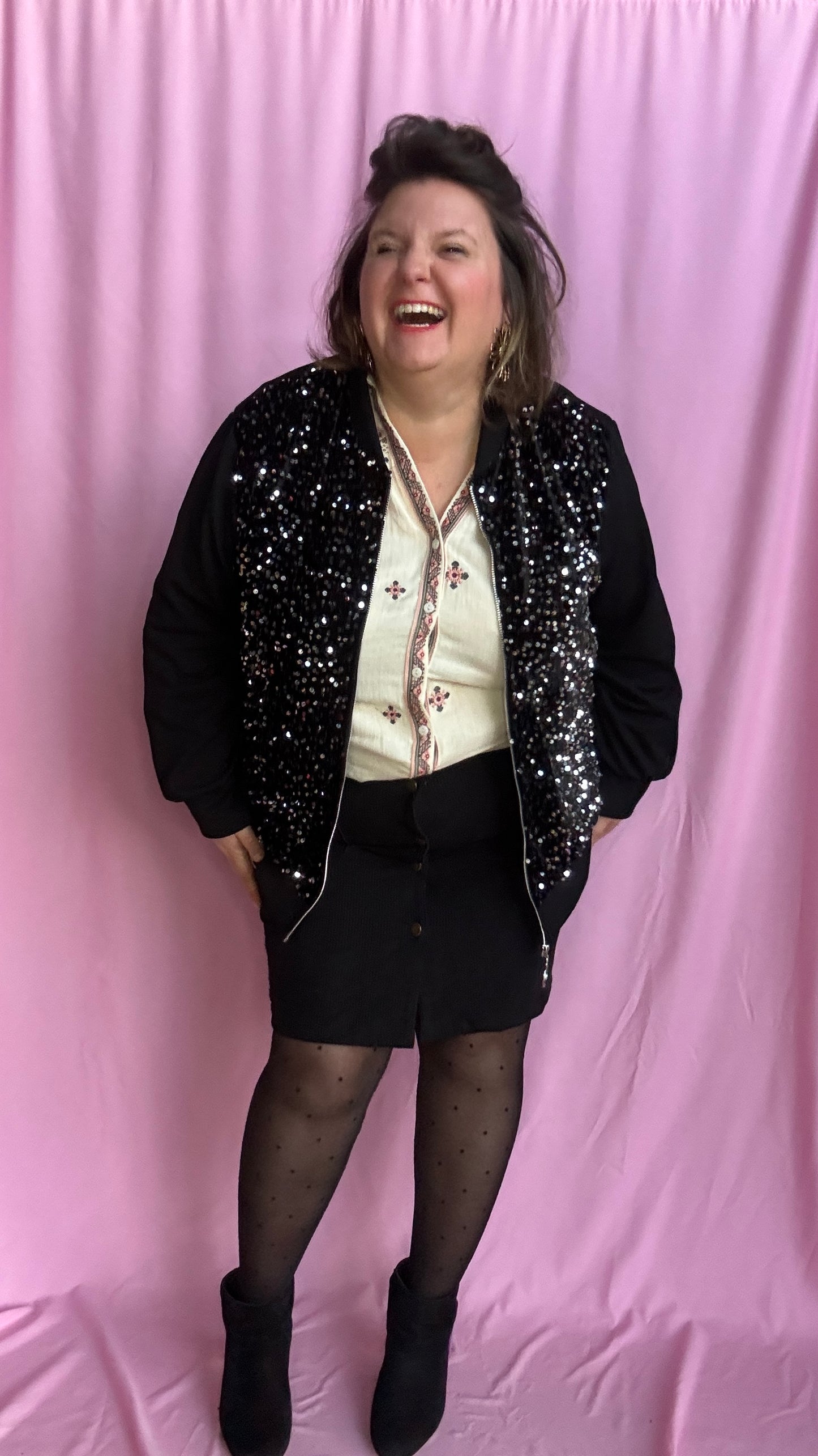 Blouse chemise grande taille élégante beige motifs brodés bordeaux
