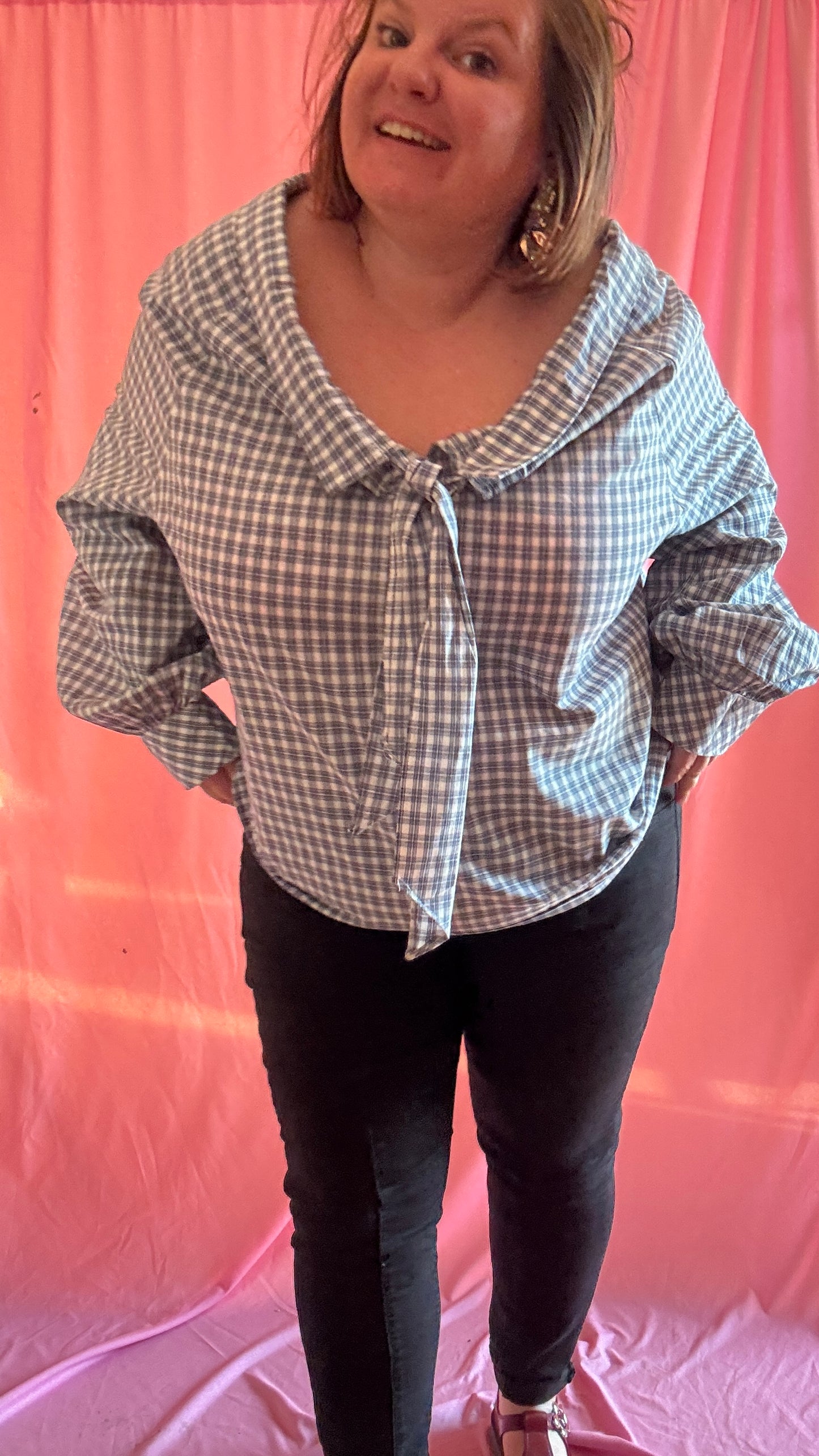 Blouse chemise grande taille vichy blanc et bleu, col lavallière