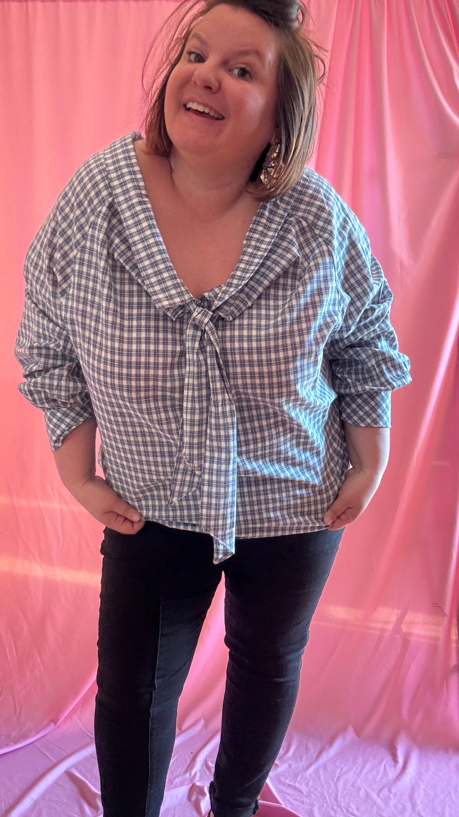 Blouse chemise grande taille vichy blanc et bleu, col lavallière