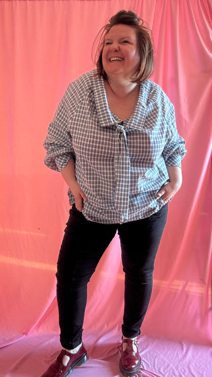 Blouse chemise grande taille vichy blanc et bleu, col lavallière