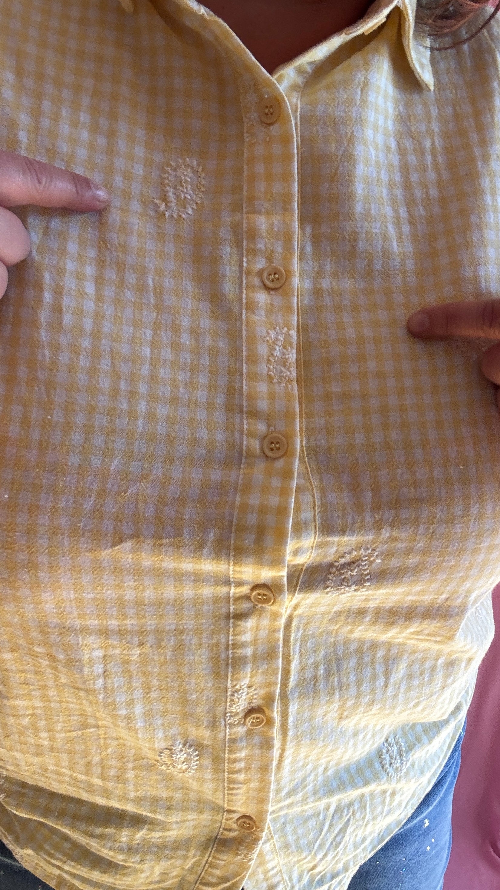 chemise grande taille lumineuse et pleine de bonne humeur motif vichy jaune et blanc manche ballon