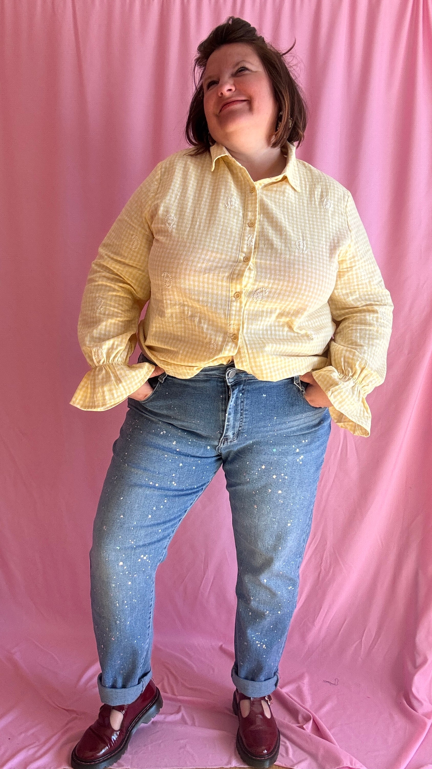 chemise grande taille lumineuse et pleine de bonne humeur motif vichy jaune et blanc manche ballon