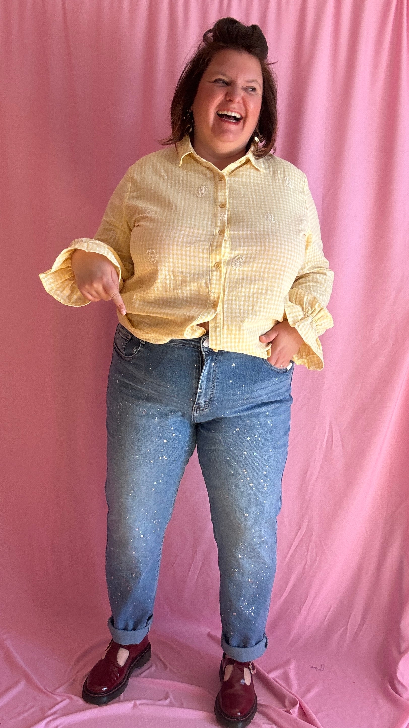 chemise grande taille lumineuse et pleine de bonne humeur motif vichy jaune et blanc manche ballon