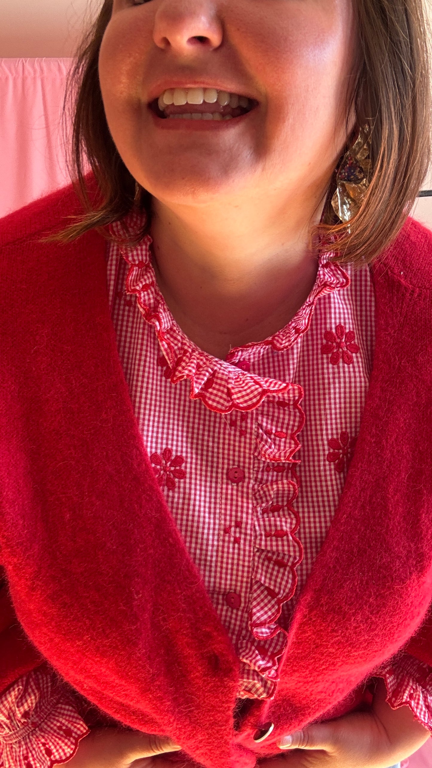 chemise grande taille lumineuse et pleine de bonne humeur carreaux et broderie rouge et blanc