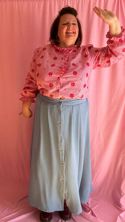 chemise grande taille lumineuse et pleine de bonne humeur carreaux et broderie rouge et blanc