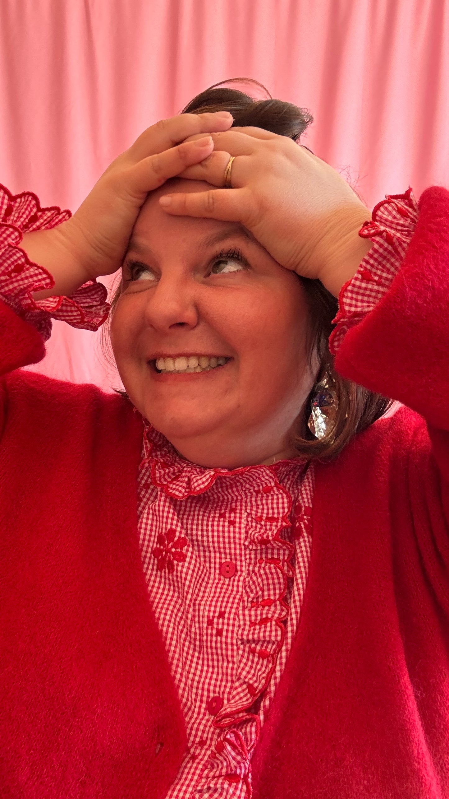 chemise grande taille lumineuse et pleine de bonne humeur carreaux et broderie rouge et blanc