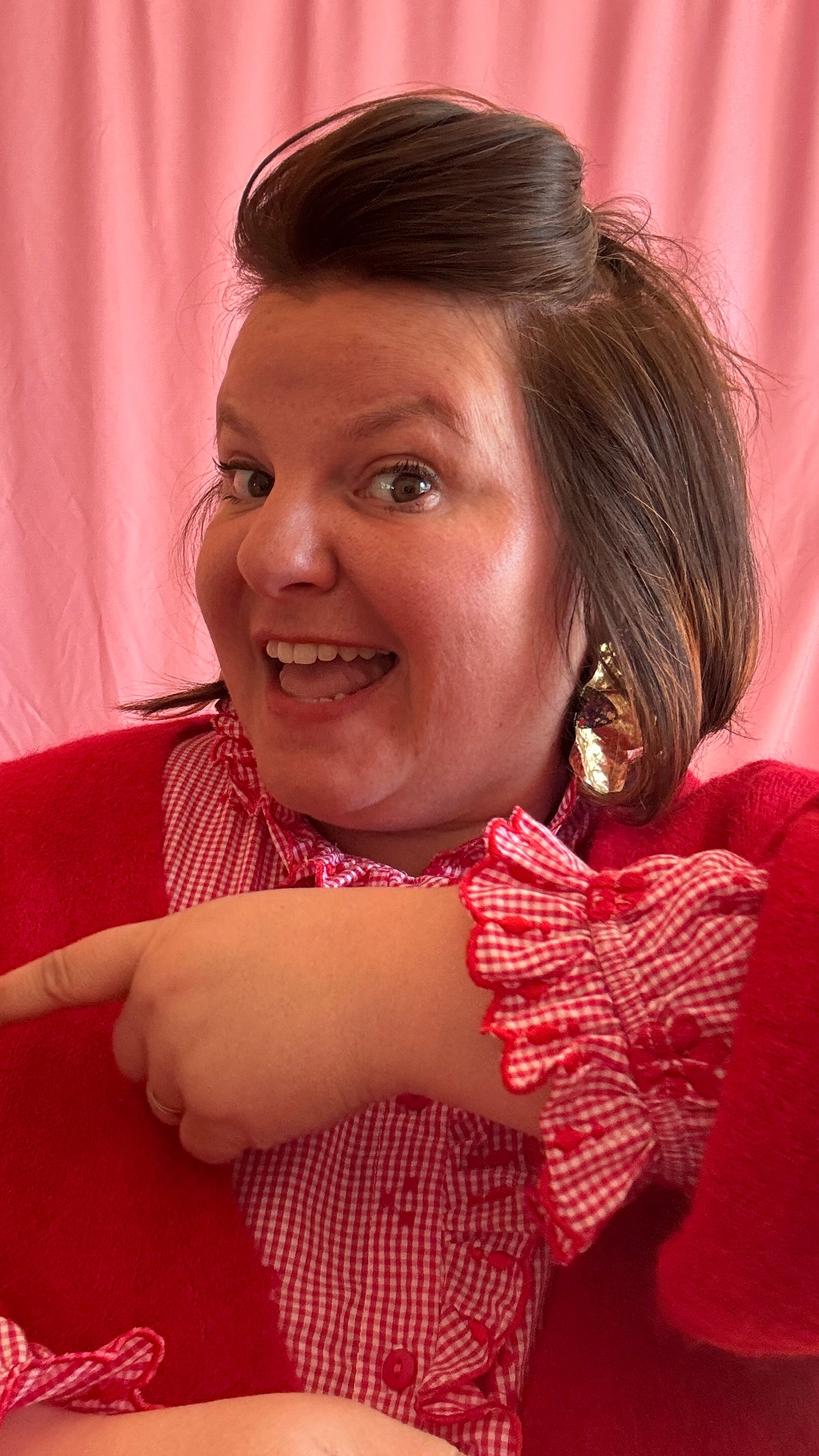 chemise grande taille lumineuse et pleine de bonne humeur carreaux et broderie rouge et blanc