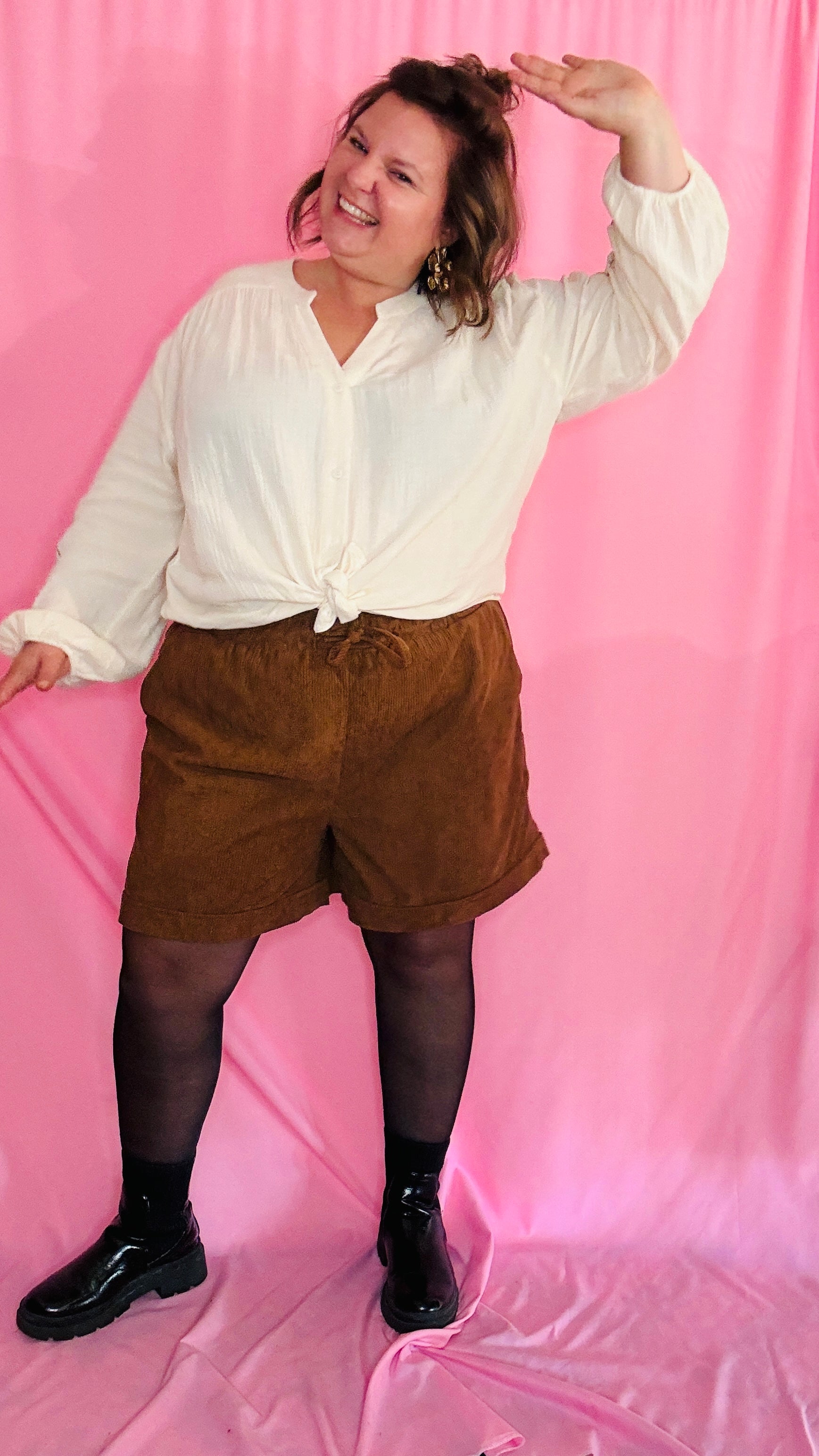 La blouse bohème grande taille écru détail coudes dorés qu’on adore enfiler pour se sentir belle, libre… et ultra stylée